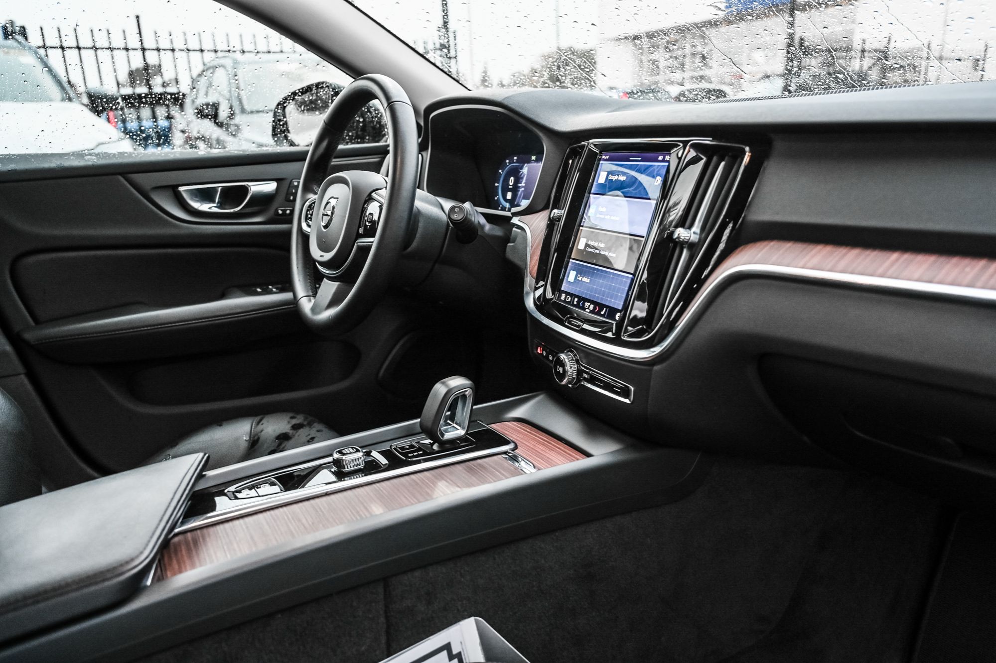 Volvo V60  2023 à Pointe-Claire, Québec