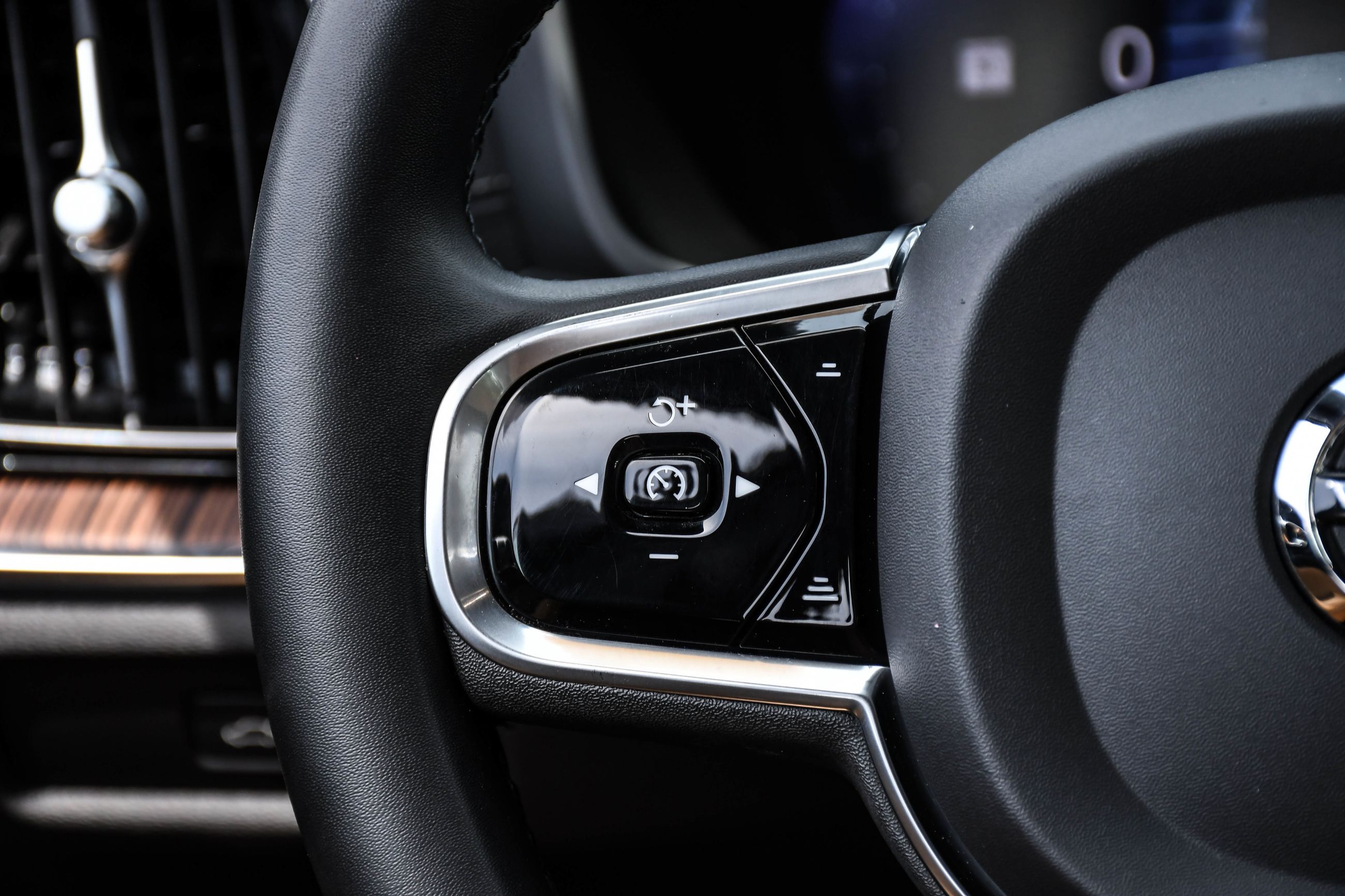 Volvo V60  2023 à Pointe-Claire, Québec