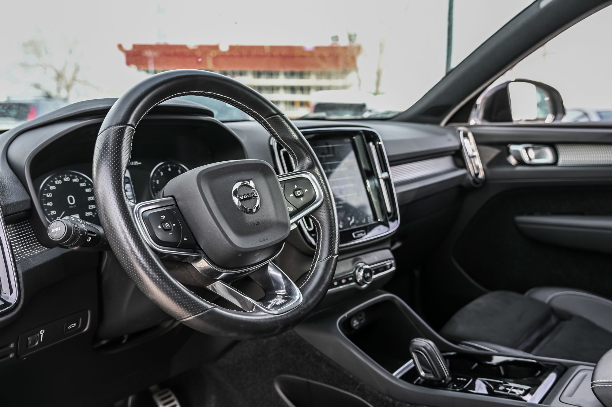 2020 Volvo XC40 in Pointe-Claire, Quebec