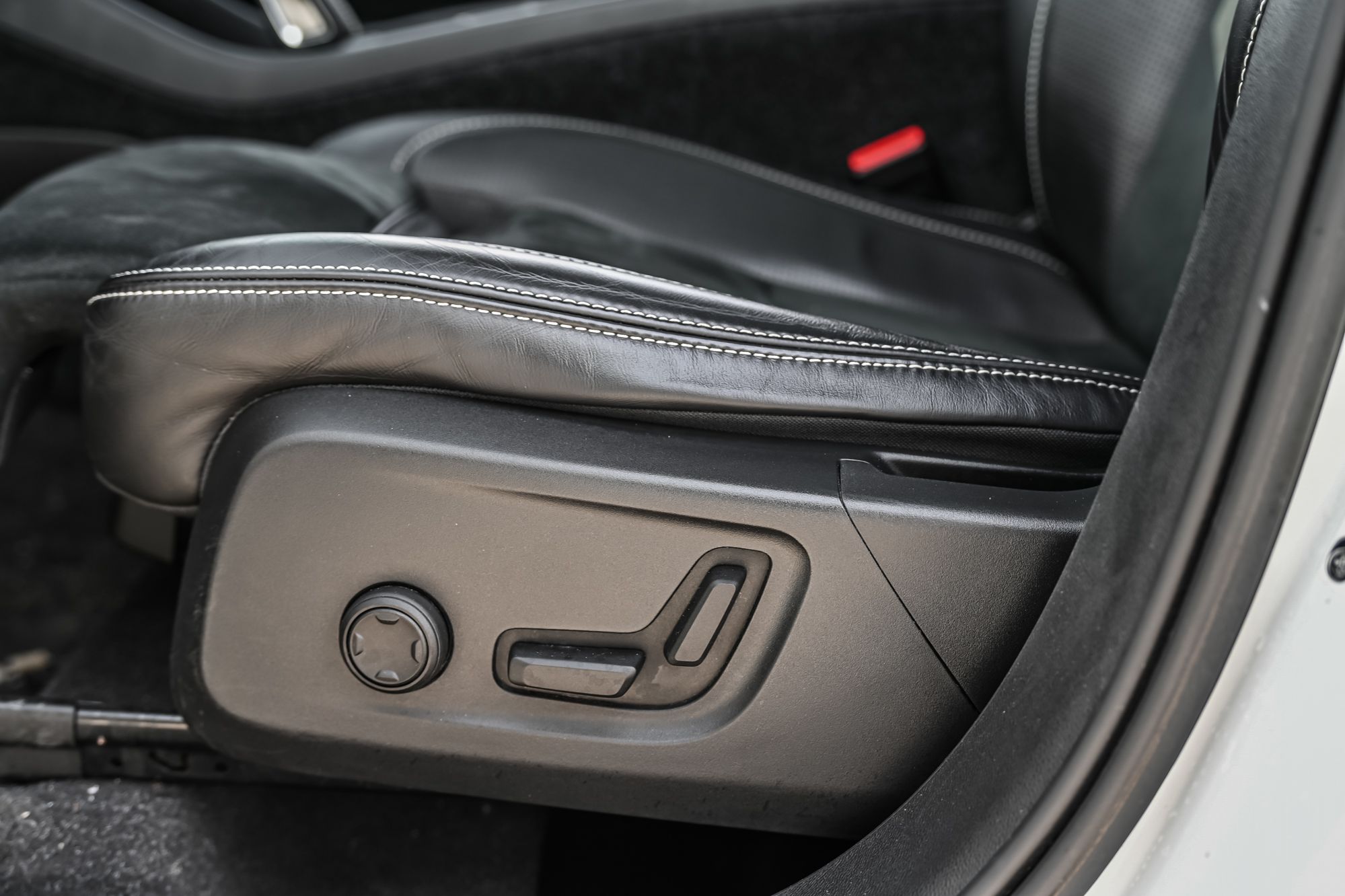 2020 Volvo XC40 in Pointe-Claire, Quebec