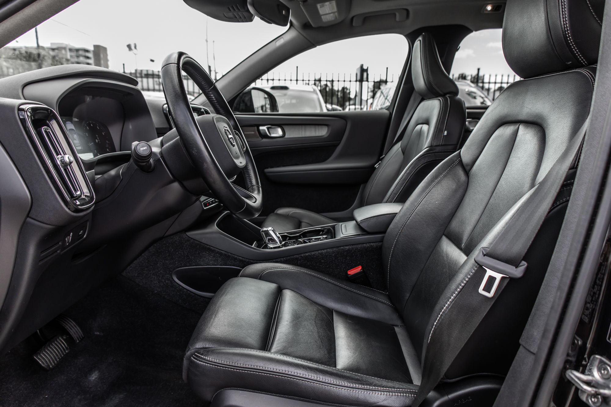 2021 Volvo XC40 in Pointe-Claire, Quebec