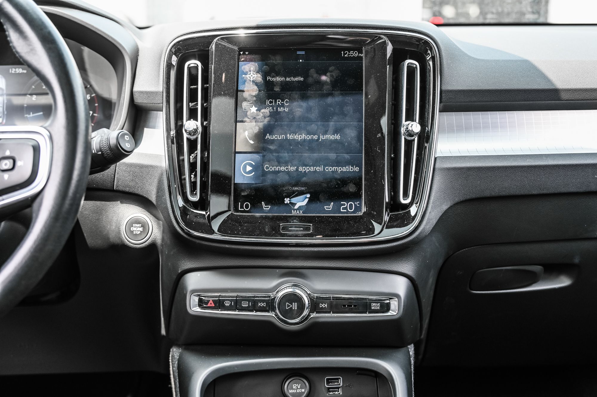 2021 Volvo XC40 in Pointe-Claire, Quebec