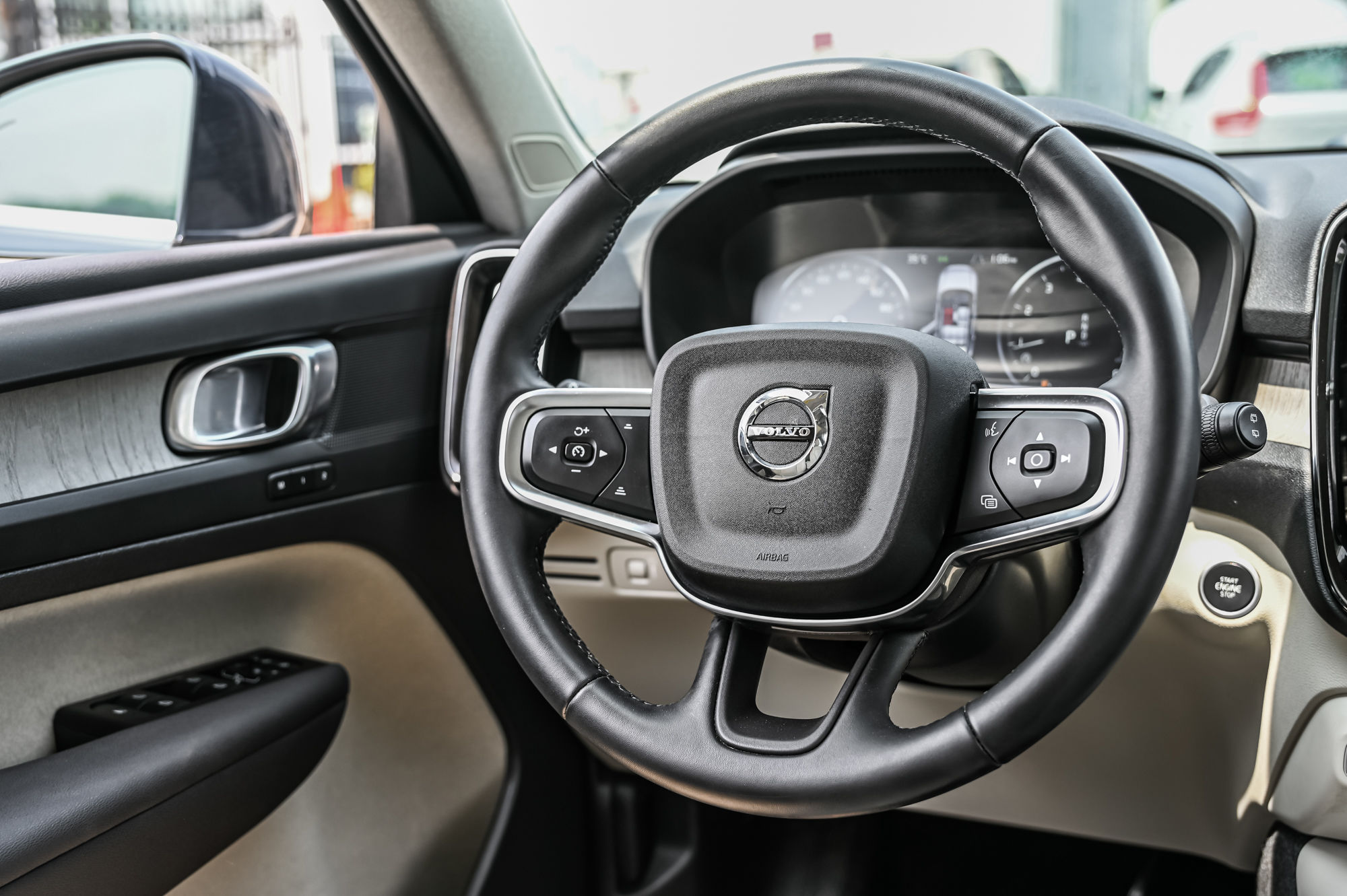 2022 Volvo XC40 in Pointe-Claire, Quebec