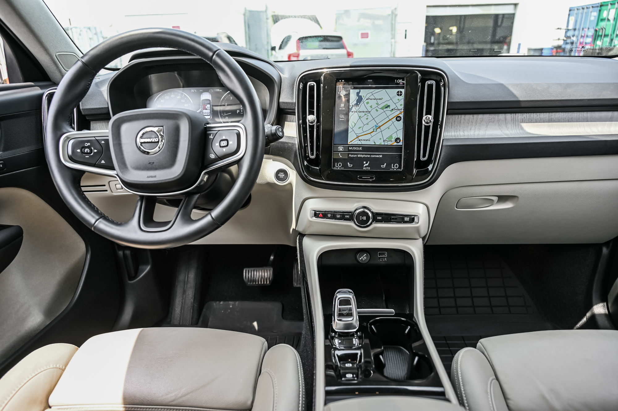 2022 Volvo XC40 in Pointe-Claire, Quebec