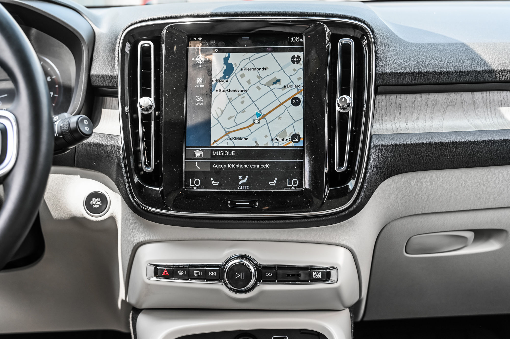2022 Volvo XC40 in Pointe-Claire, Quebec