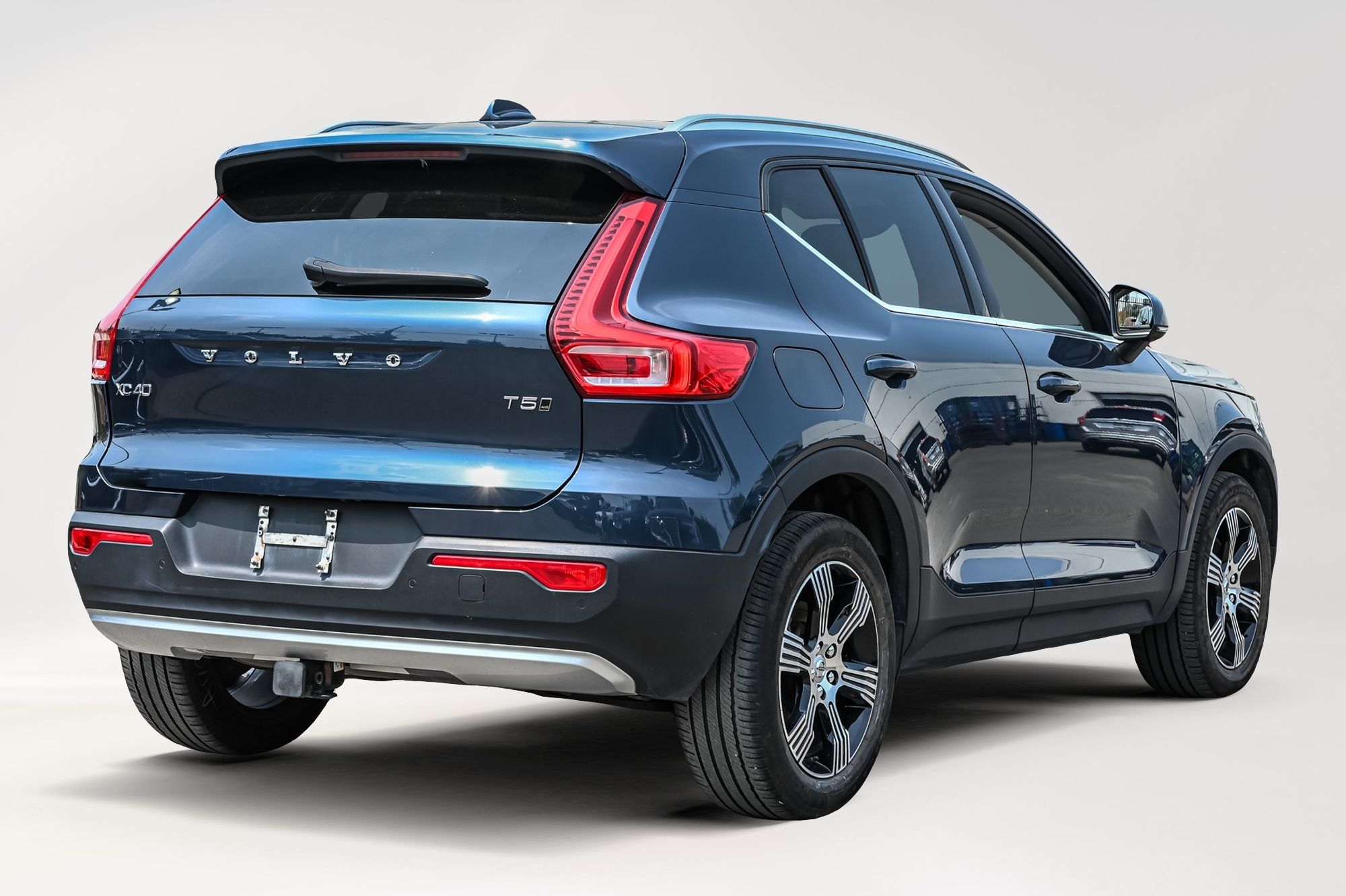 2022 Volvo XC40 in Pointe-Claire, Quebec