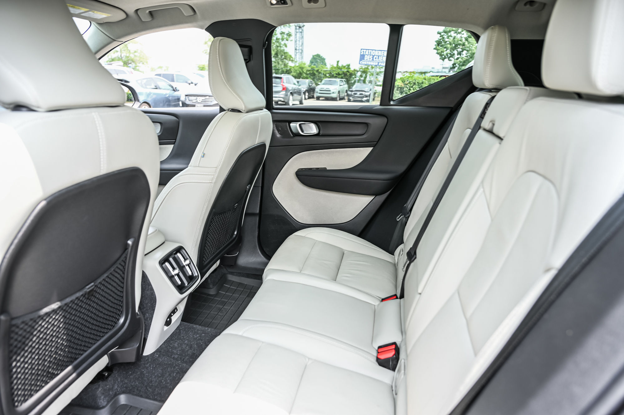 2022 Volvo XC40 in Pointe-Claire, Quebec
