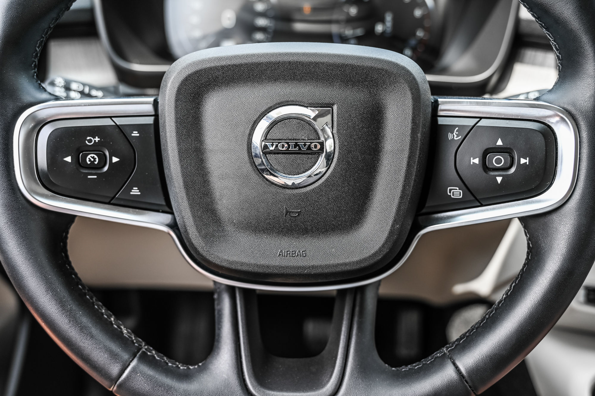 2022 Volvo XC40 in Pointe-Claire, Quebec