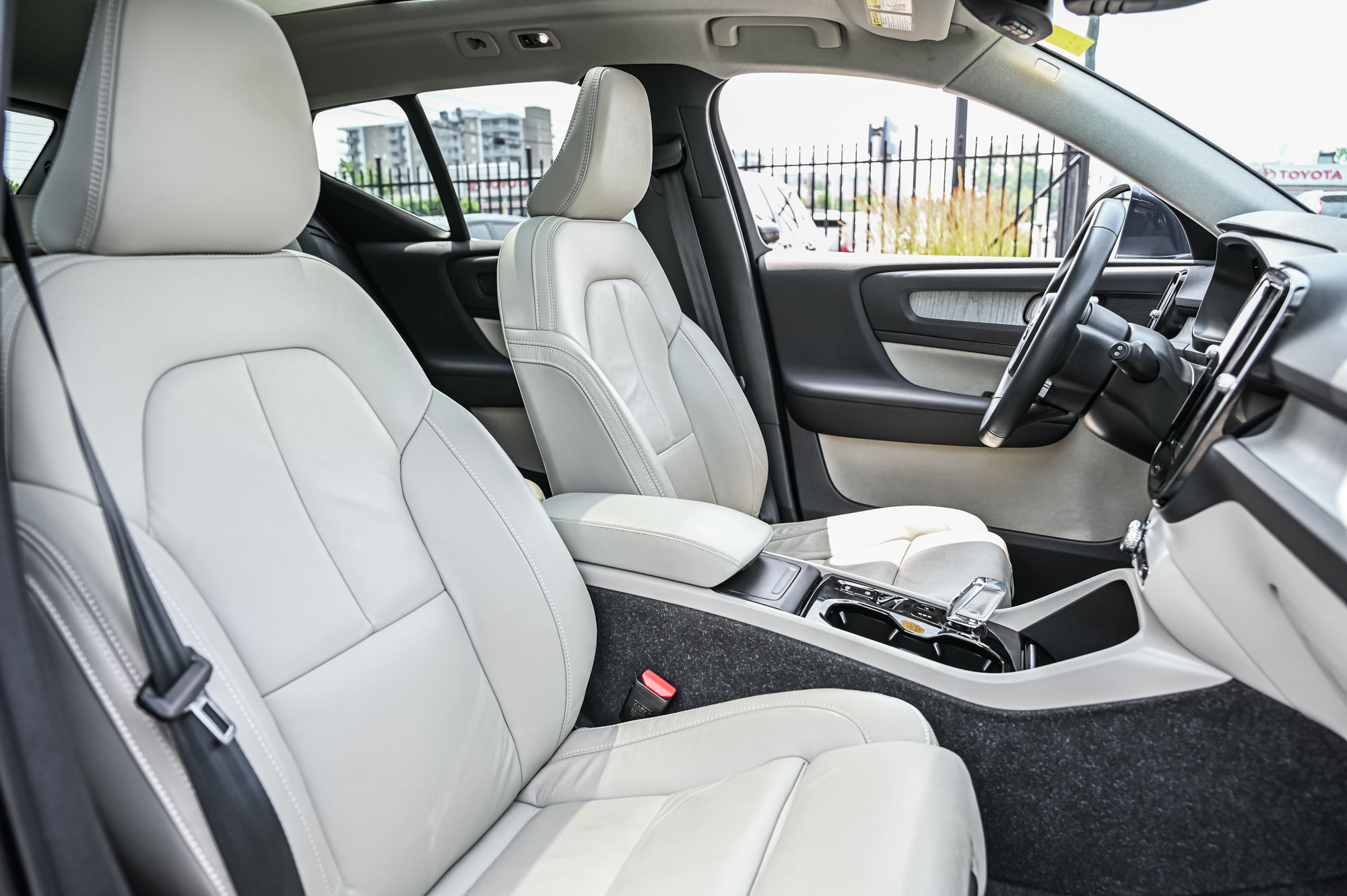 2022 Volvo XC40 in Pointe-Claire, Quebec