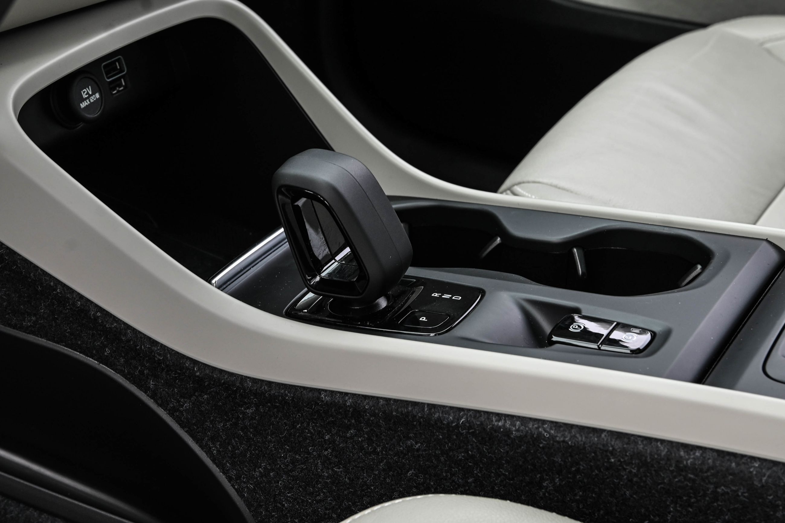 2022 Volvo XC40 in Pointe-Claire, Quebec