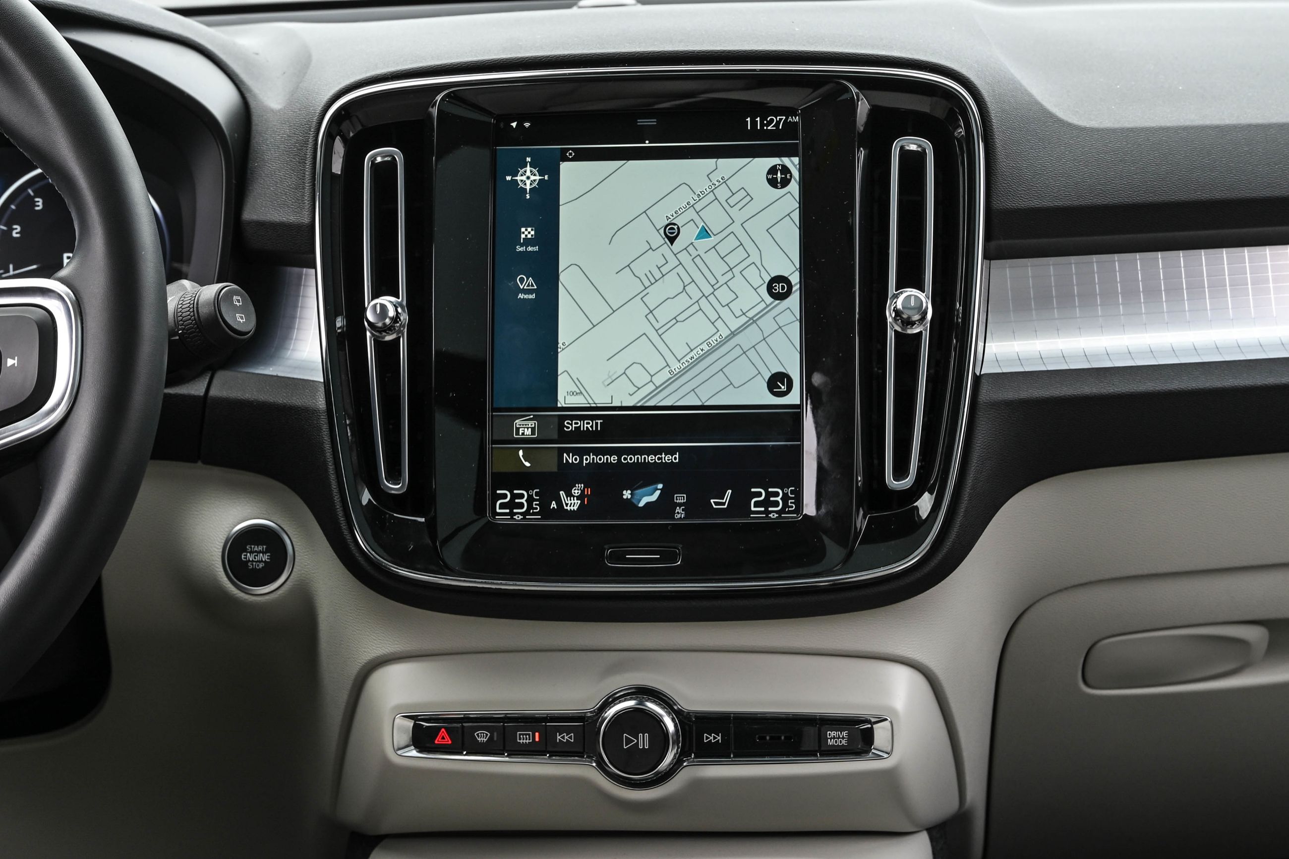 2022 Volvo XC40 in Pointe-Claire, Quebec