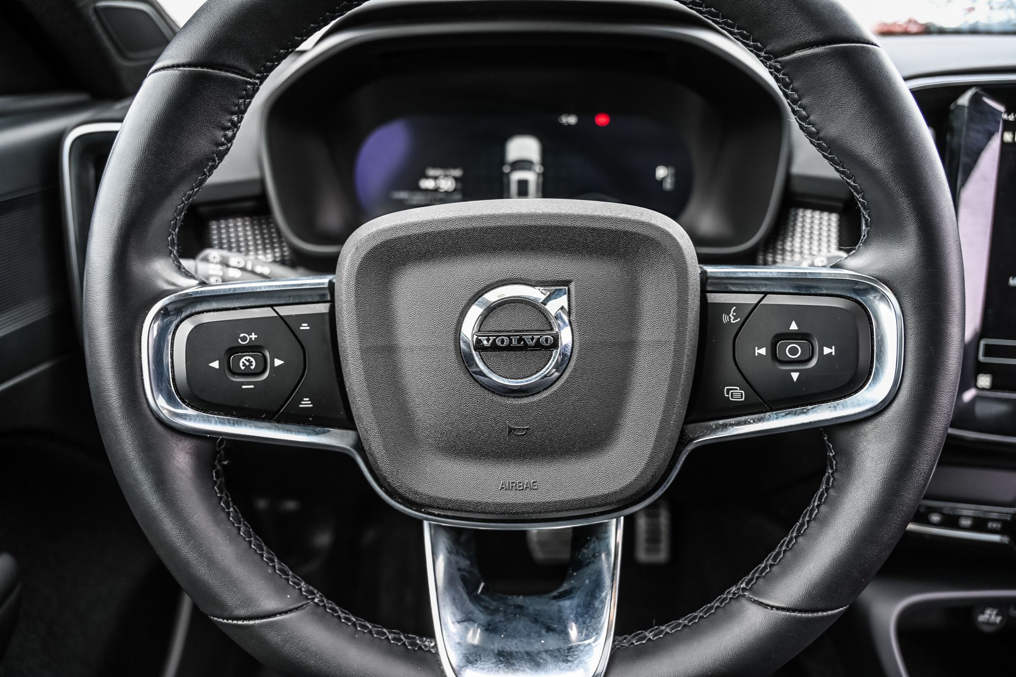 2022 Volvo XC40 in Pointe-Claire, Quebec