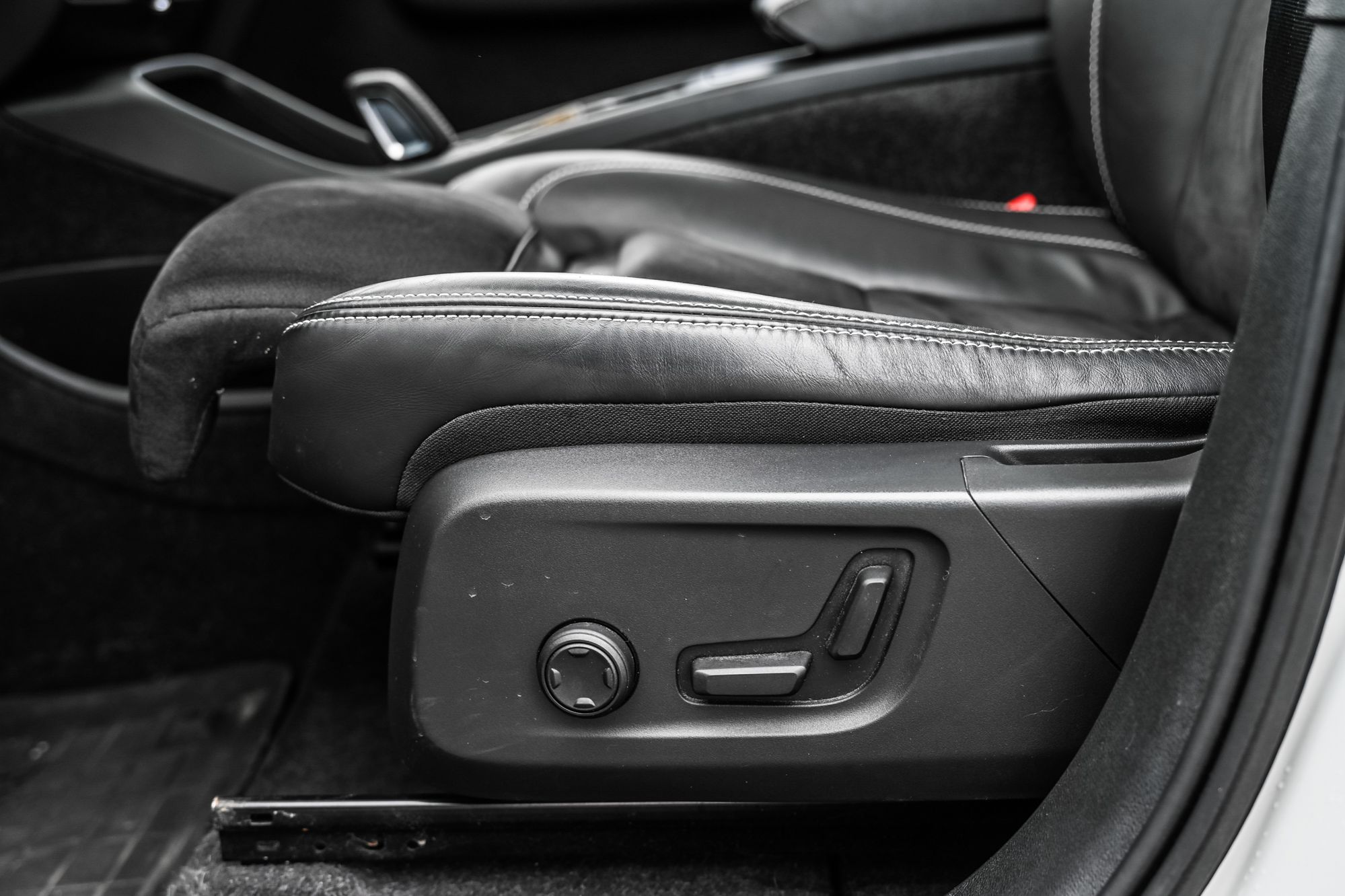 2022 Volvo XC40 in Pointe-Claire, Quebec