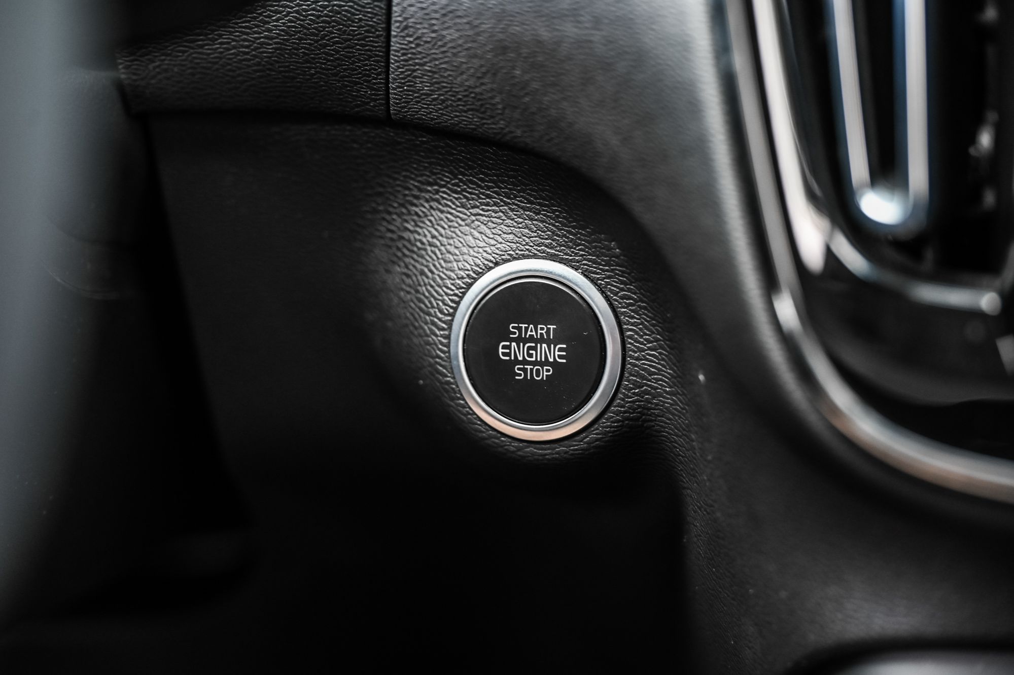 2023 Volvo XC40 in Pointe-Claire, Quebec