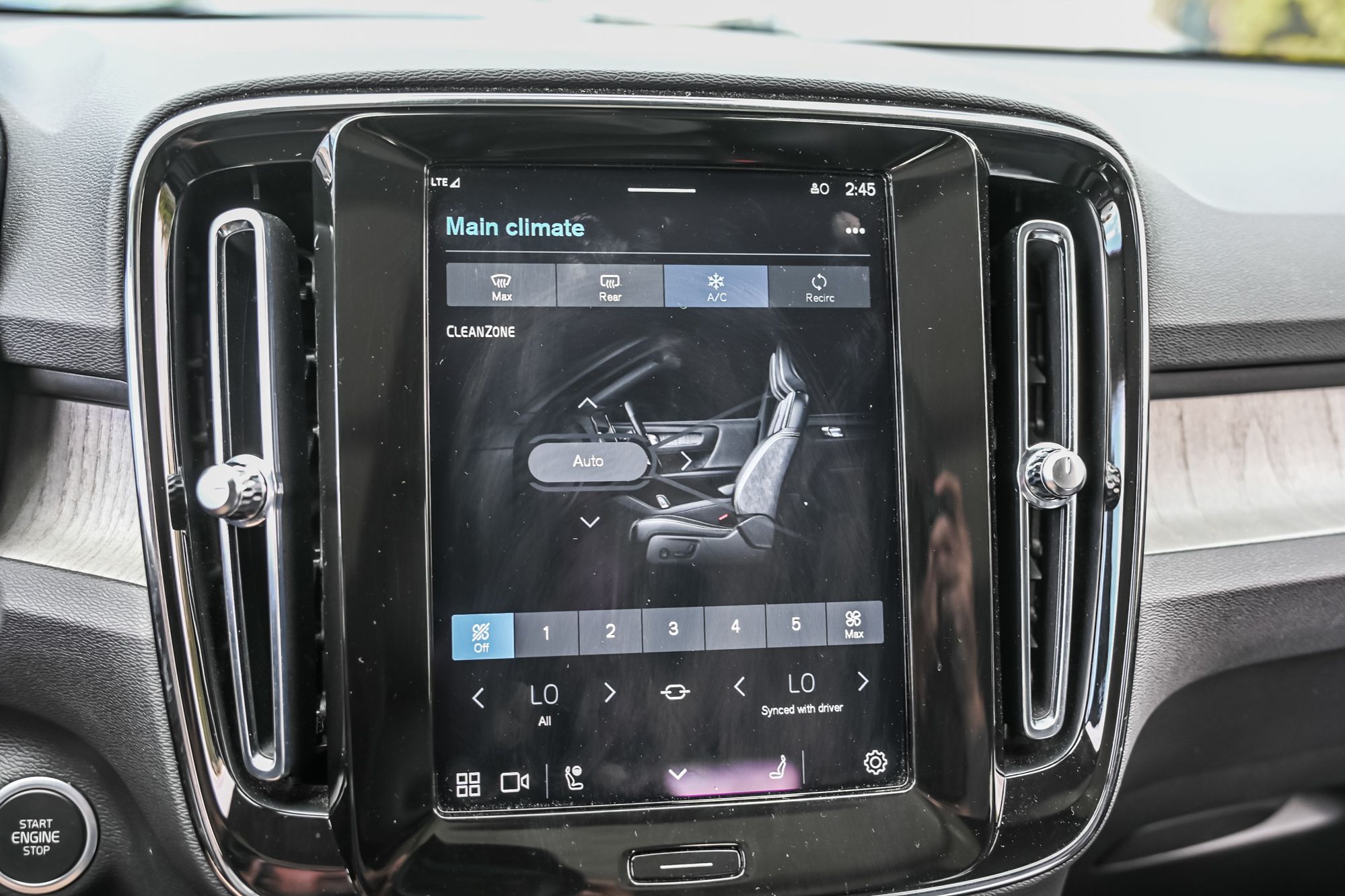 2023 Volvo XC40 in Pointe-Claire, Quebec