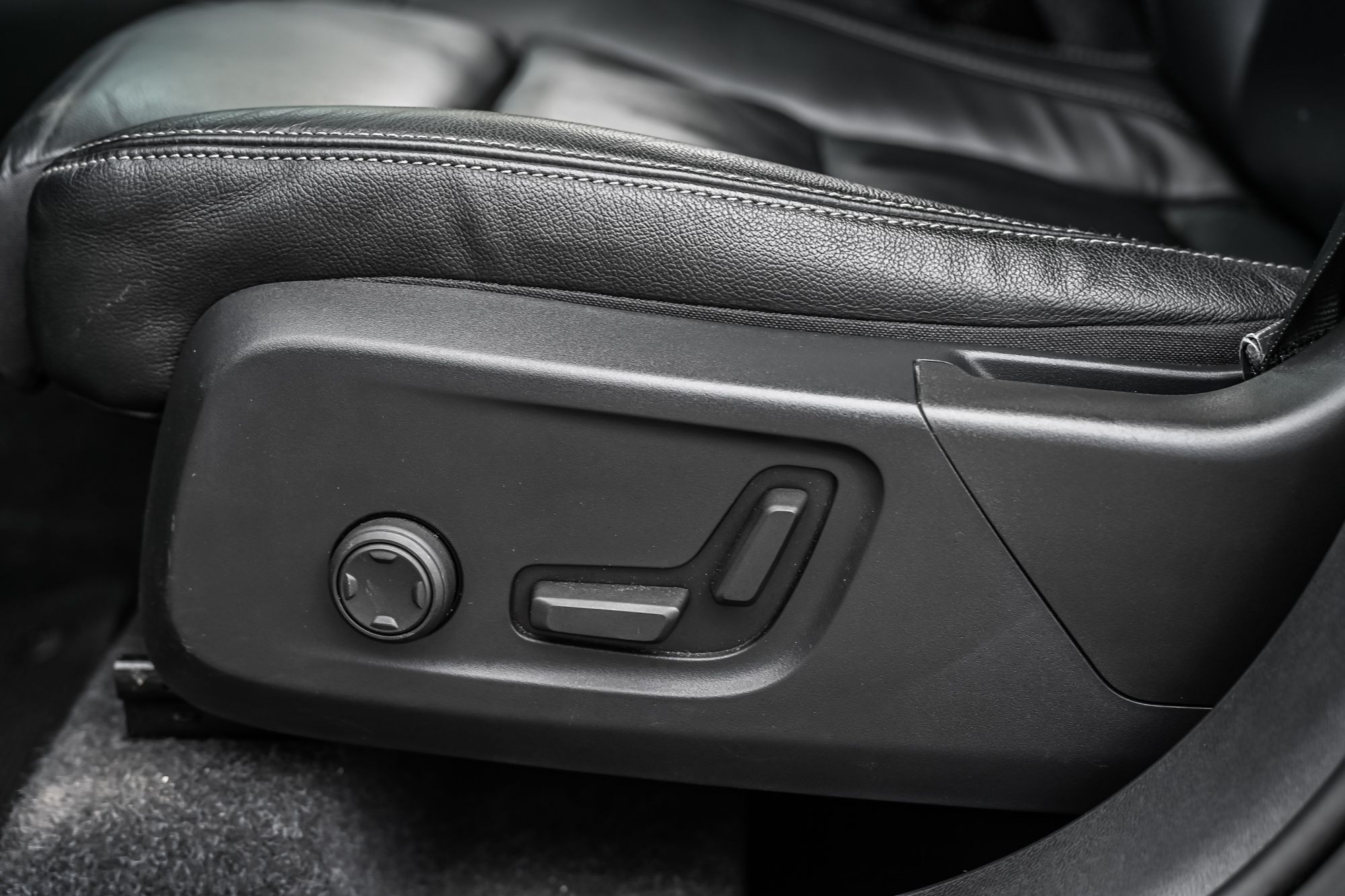 2023 Volvo XC40 in Pointe-Claire, Quebec