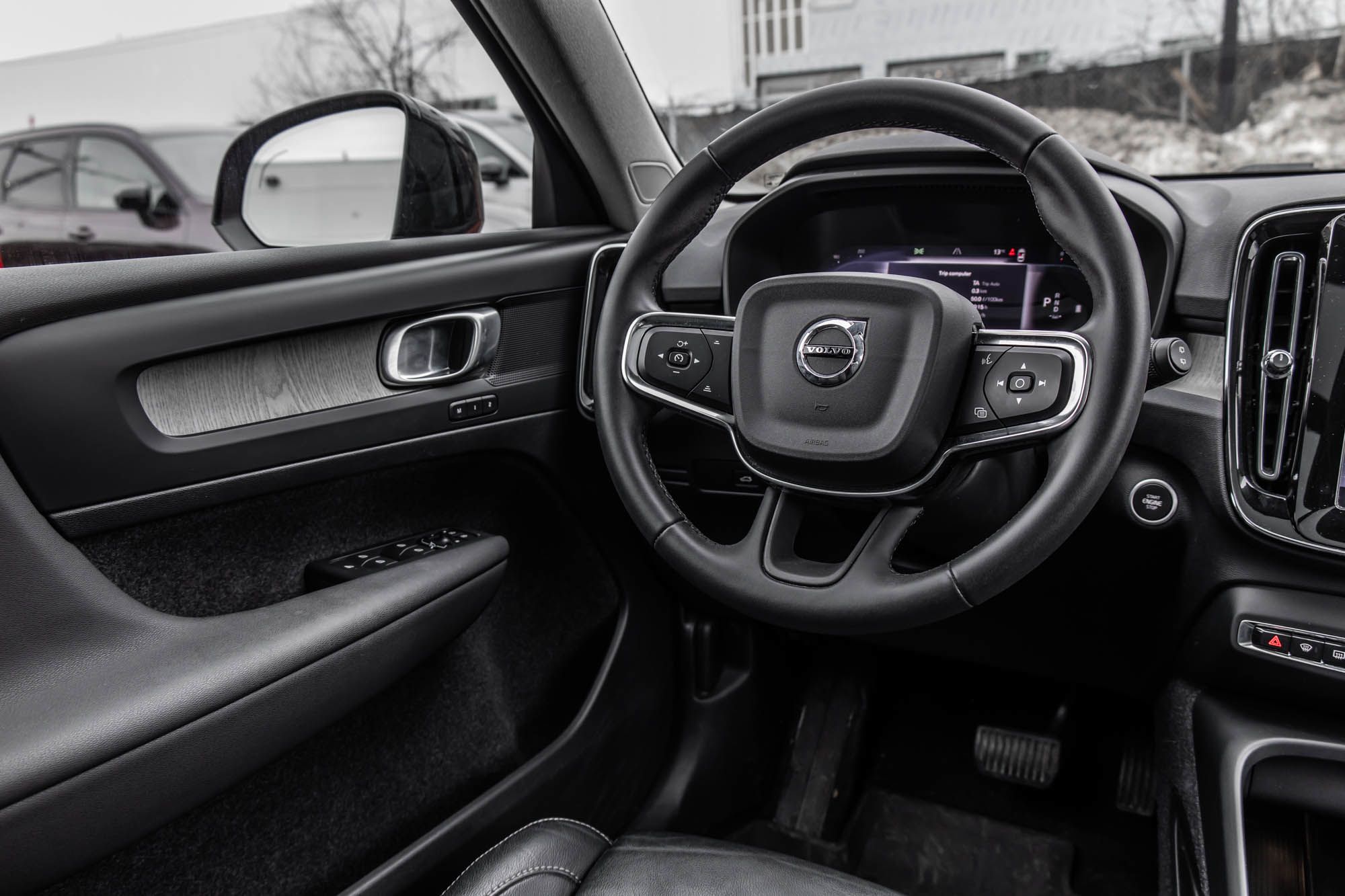 2023 Volvo XC40 in Pointe-Claire, Quebec