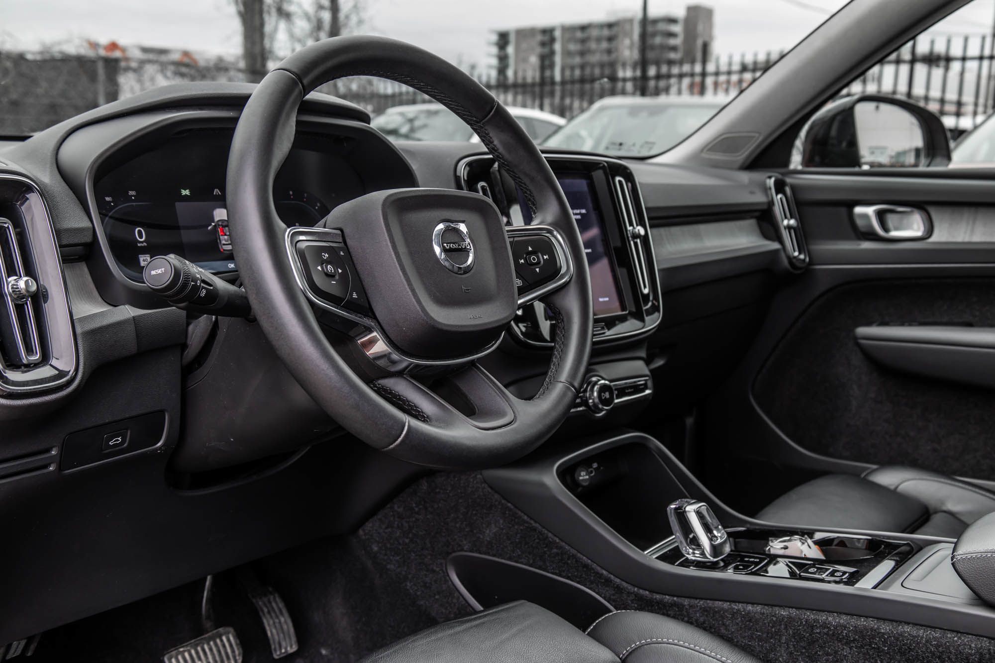2023 Volvo XC40 in Pointe-Claire, Quebec
