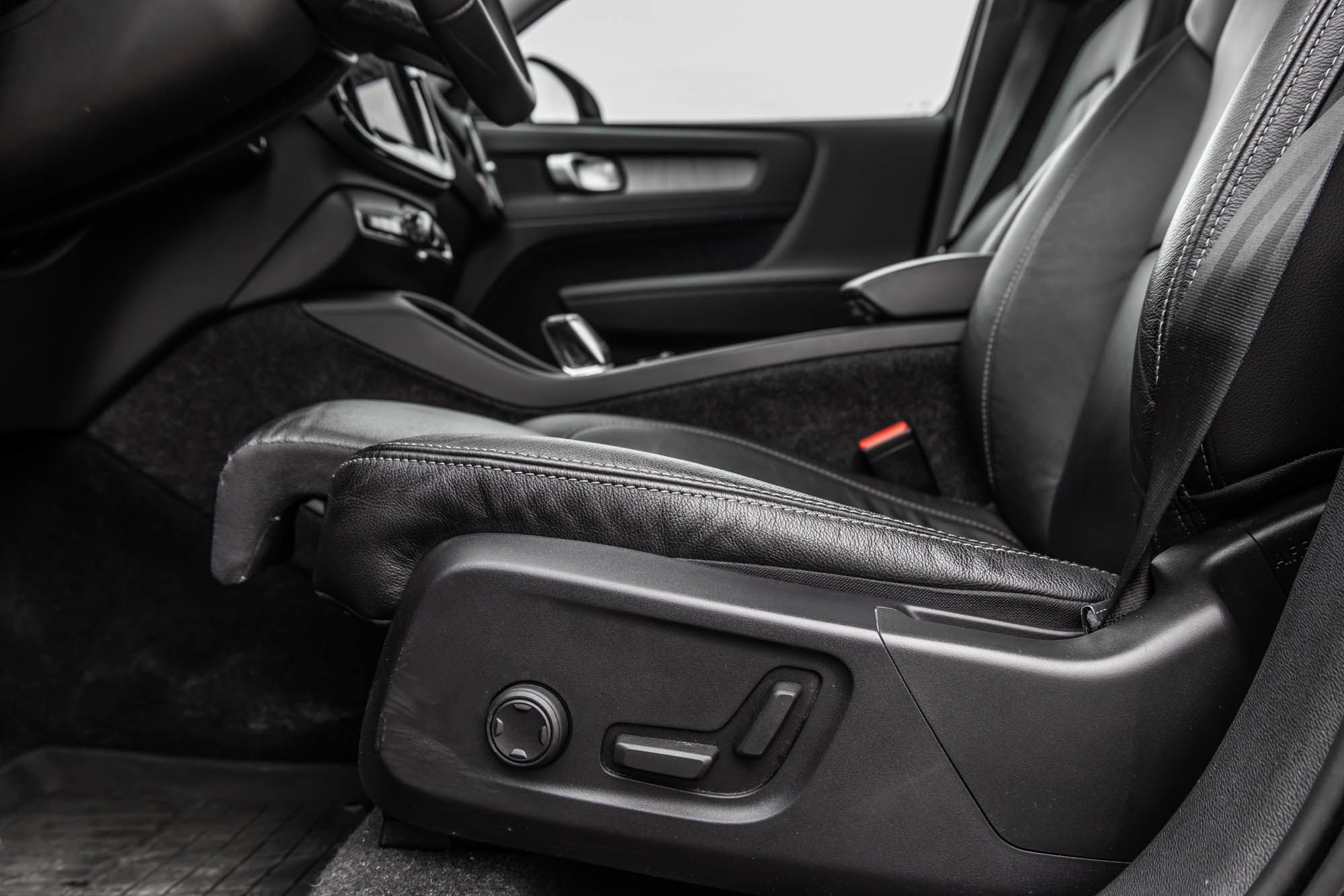 2023 Volvo XC40 in Pointe-Claire, Quebec