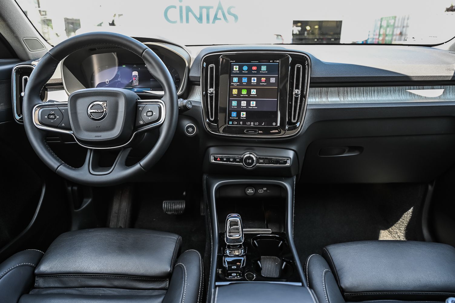 2024 Volvo XC40 in Pointe-Claire, Quebec
