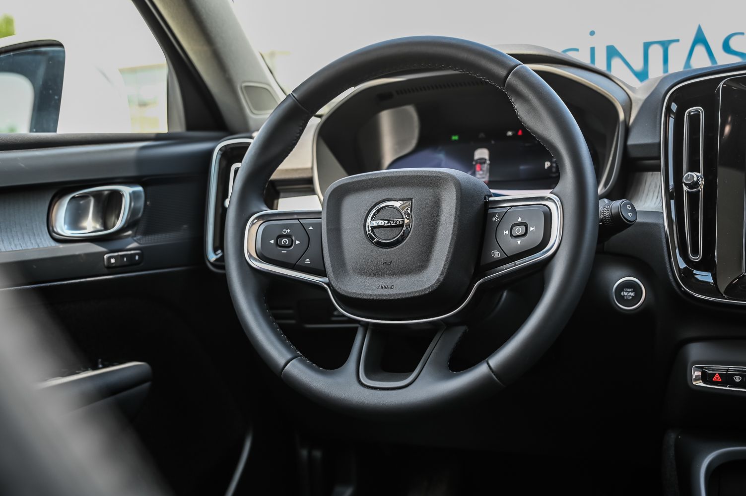 2024 Volvo XC40 in Pointe-Claire, Quebec
