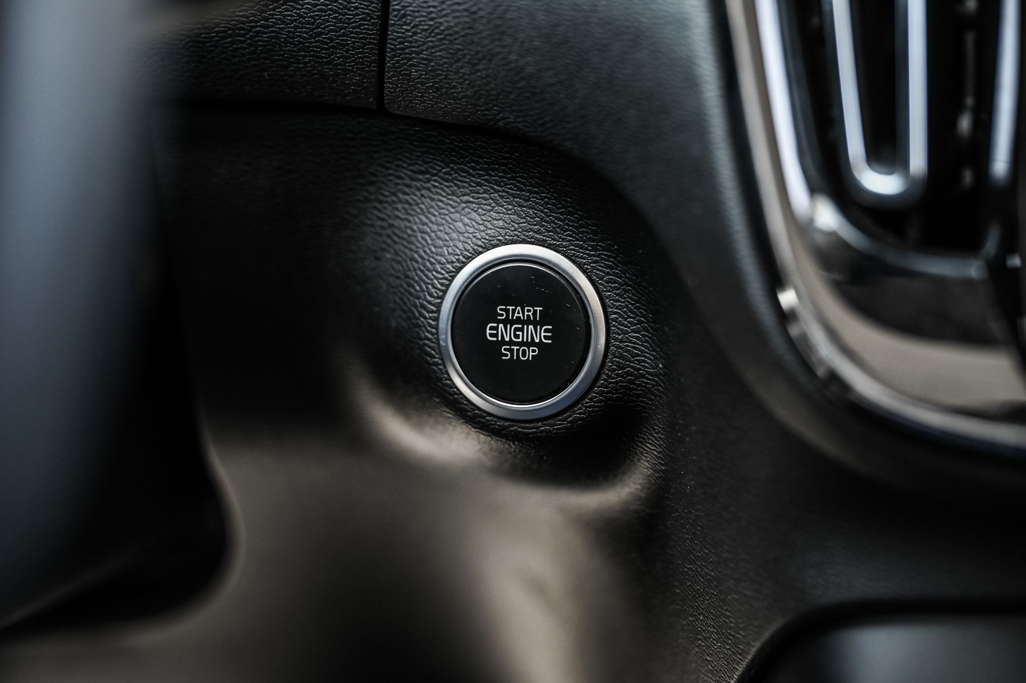 2024 Volvo XC40 in Pointe-Claire, Quebec