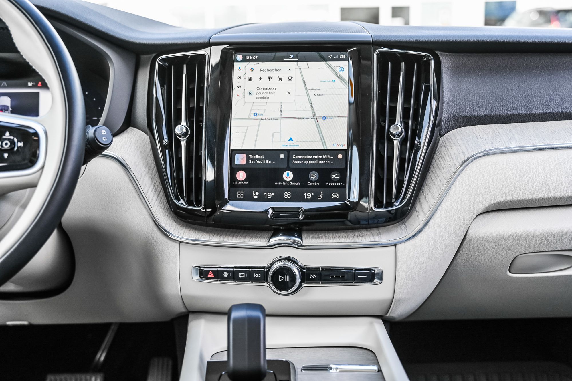 Volvo XC60 Plug-In Hybrid  2025 à Pointe-Claire, Québec
