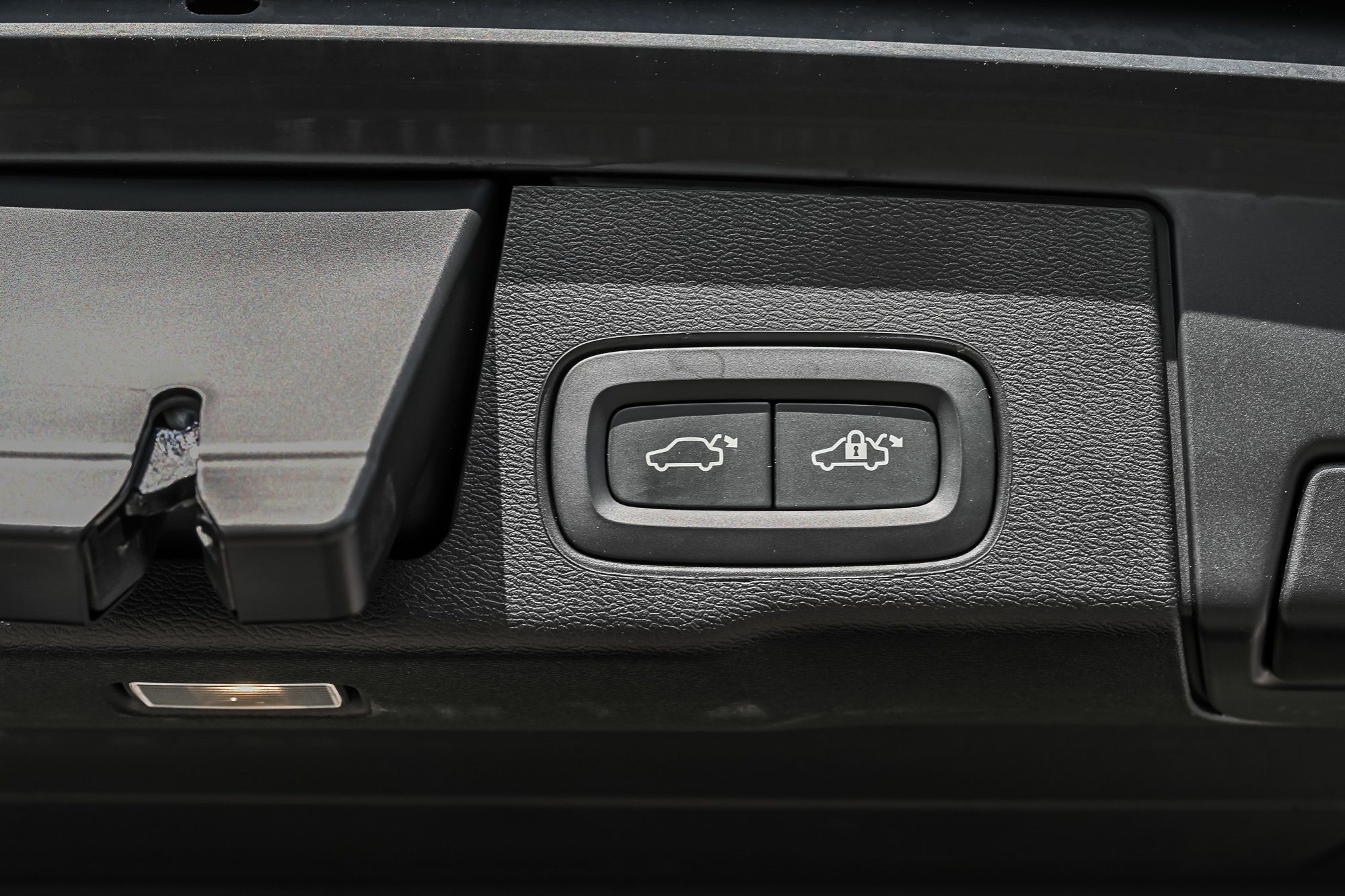 Volvo XC60 Plug-In Hybrid  2025 à Pointe-Claire, Québec