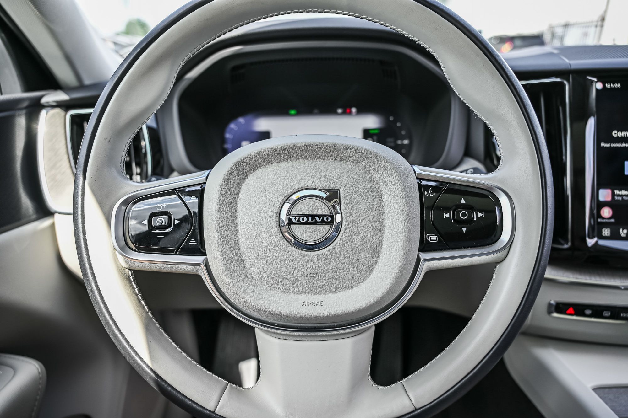 Volvo XC60 Plug-In Hybrid  2025 à Pointe-Claire, Québec