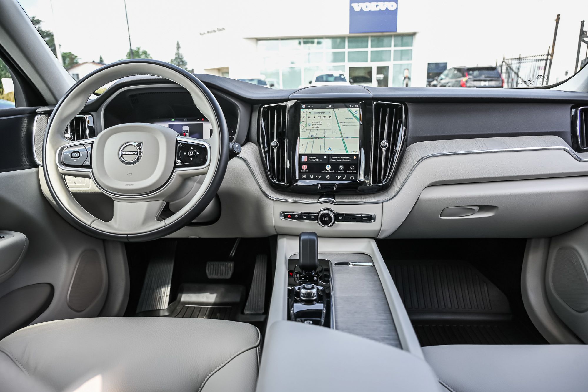 Volvo XC60 Plug-In Hybrid  2025 à Pointe-Claire, Québec