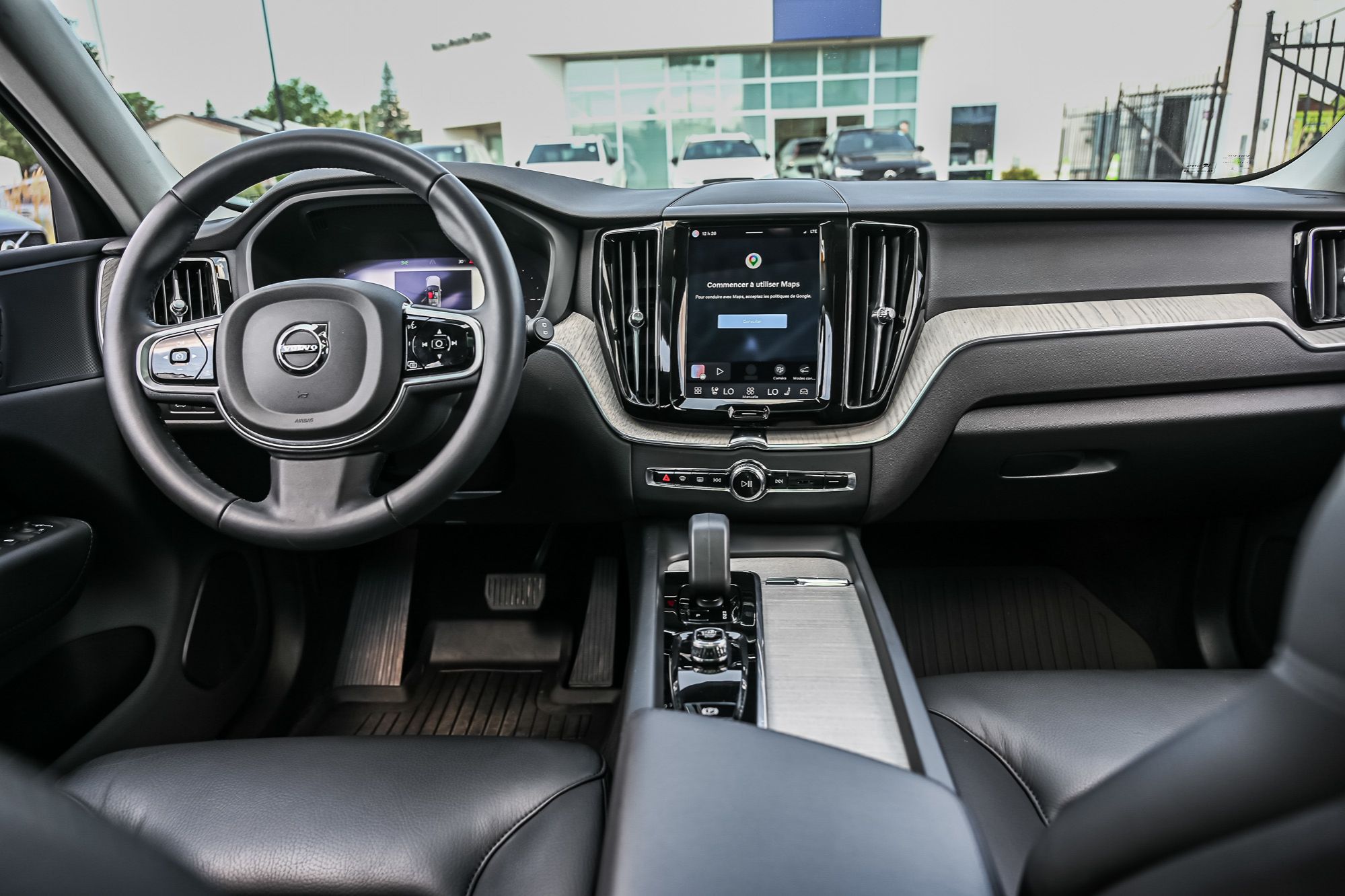 Volvo XC60 Plug-In Hybrid  2025 à Pointe-Claire, Québec