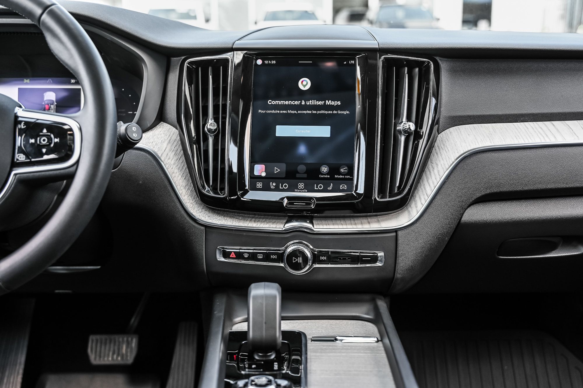 Volvo XC60 Plug-In Hybrid  2025 à Pointe-Claire, Québec