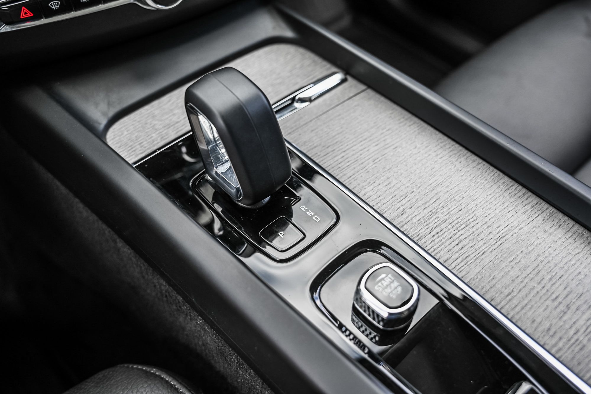 2025 Volvo XC60 Plug-In Hybrid in Pointe-Claire, Quebec
