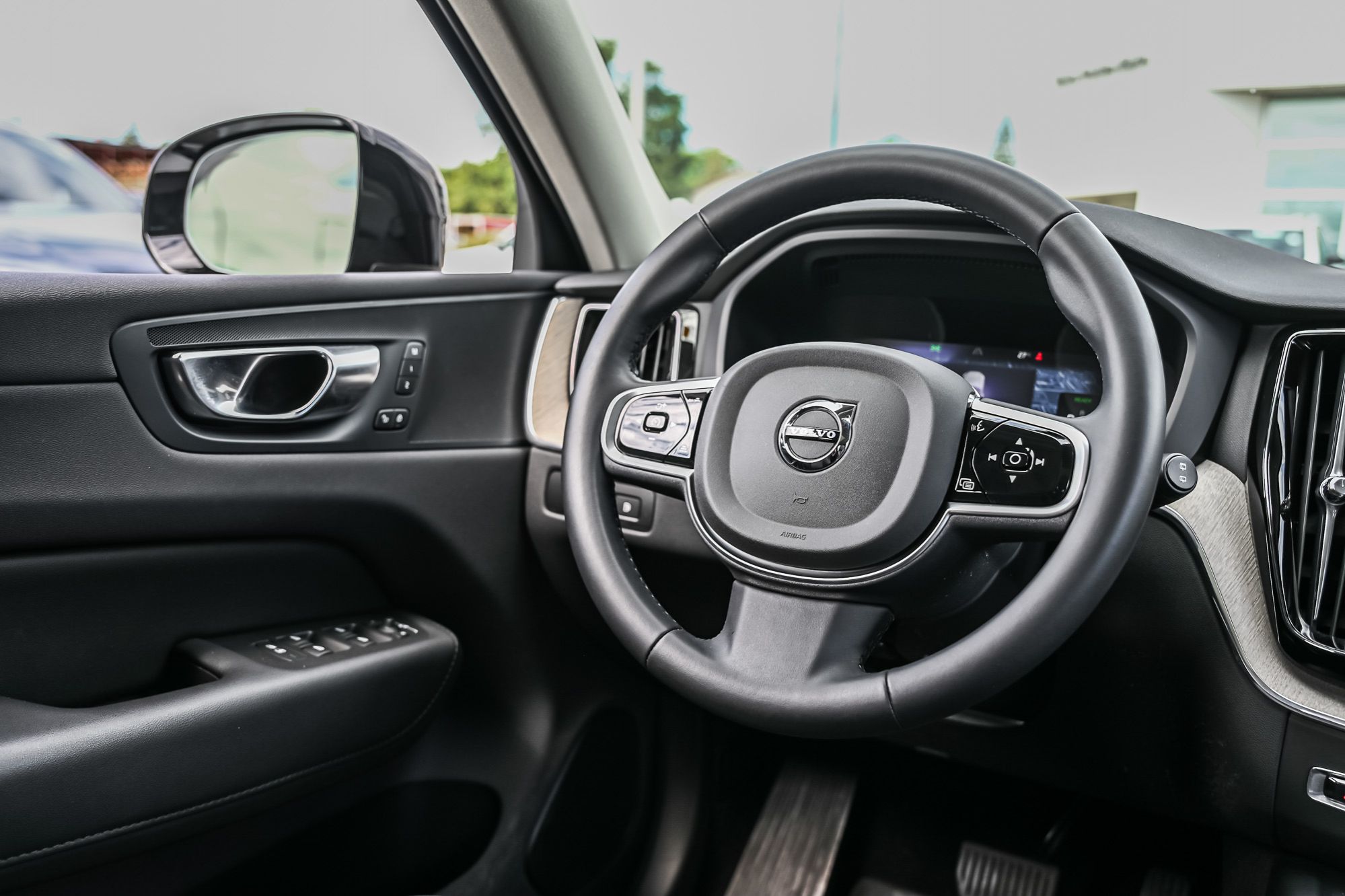 2025 Volvo XC60 Plug-In Hybrid in Pointe-Claire, Quebec