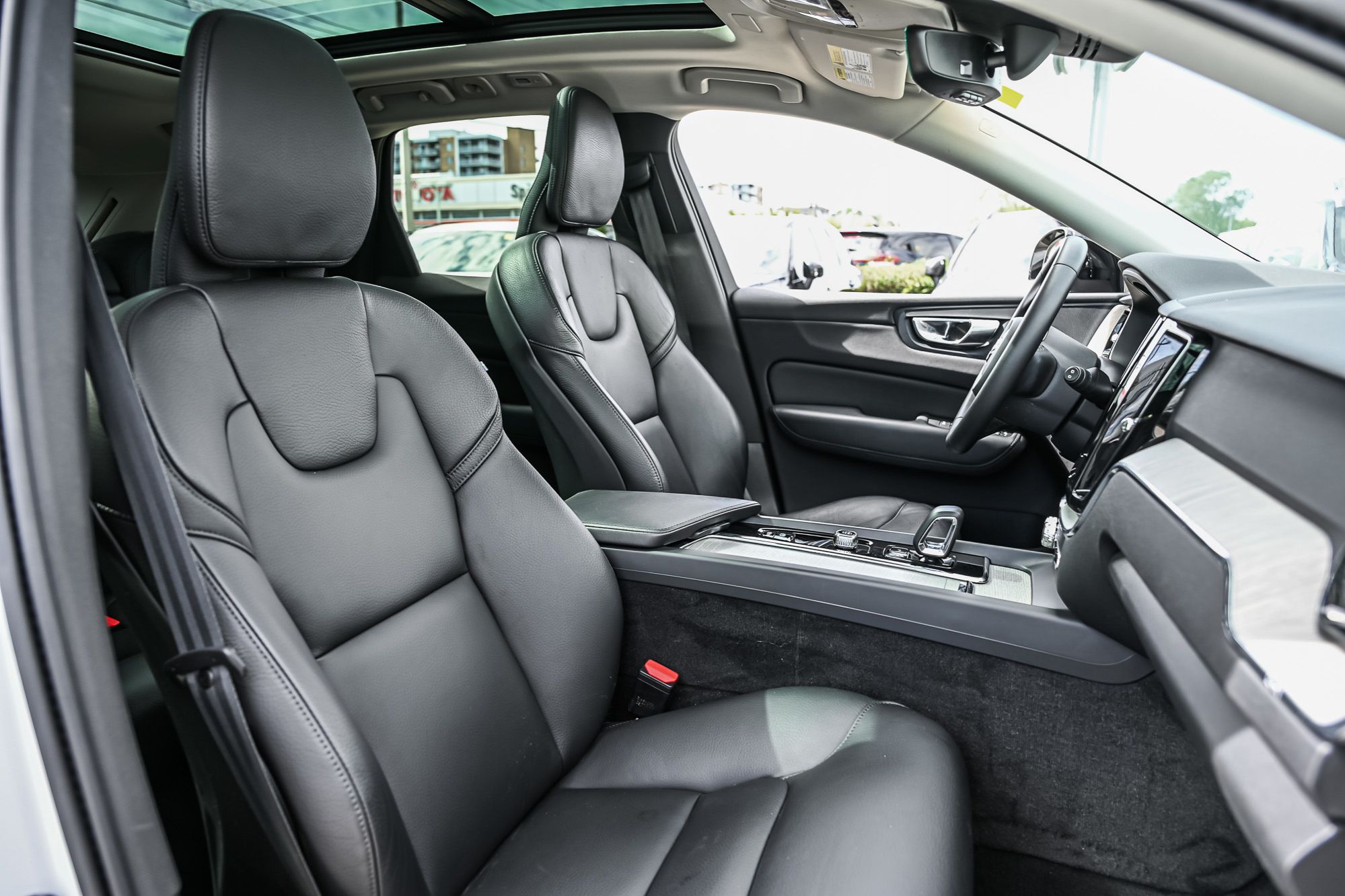 2025 Volvo XC60 Plug-In Hybrid in Pointe-Claire, Quebec