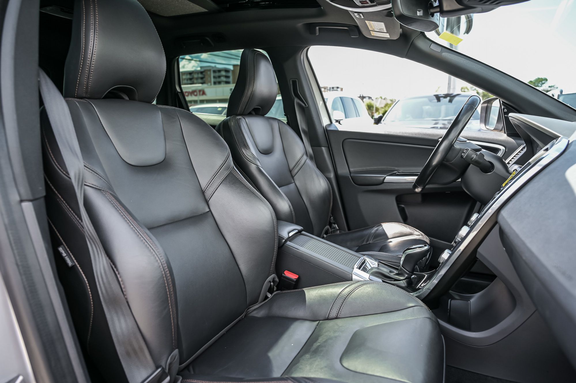 2017 Volvo XC60 in Pointe-Claire, Quebec