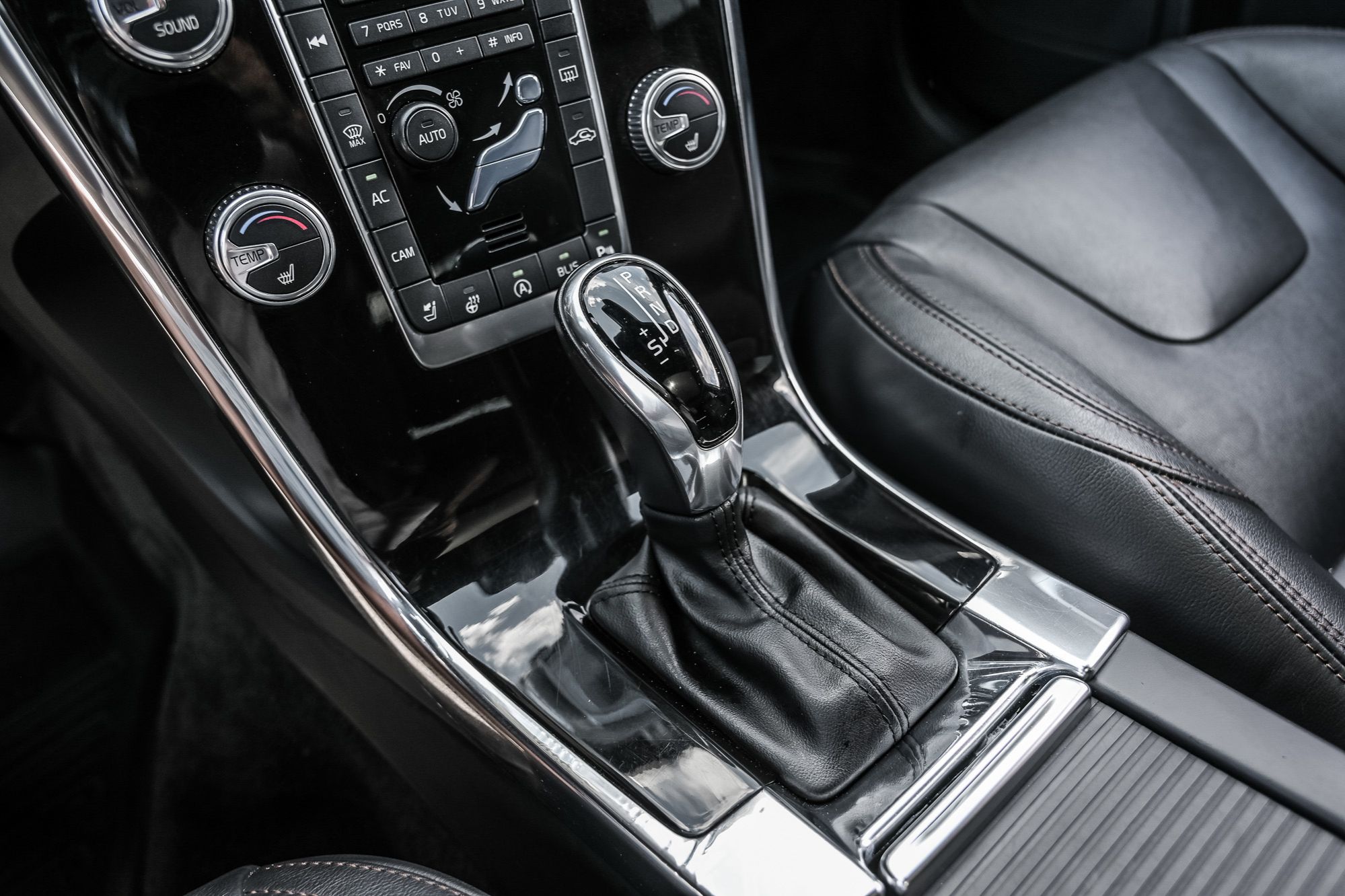 2017 Volvo XC60 in Pointe-Claire, Quebec