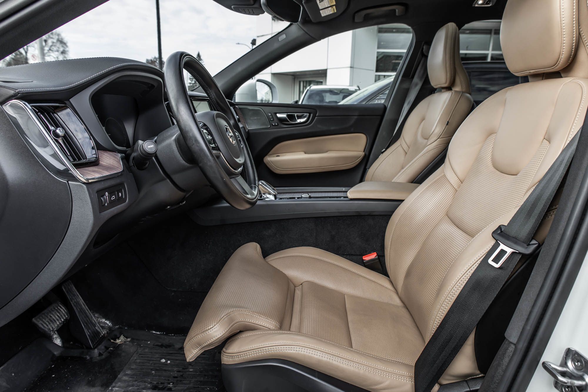 2021 Volvo XC60 in Pointe-Claire, Quebec