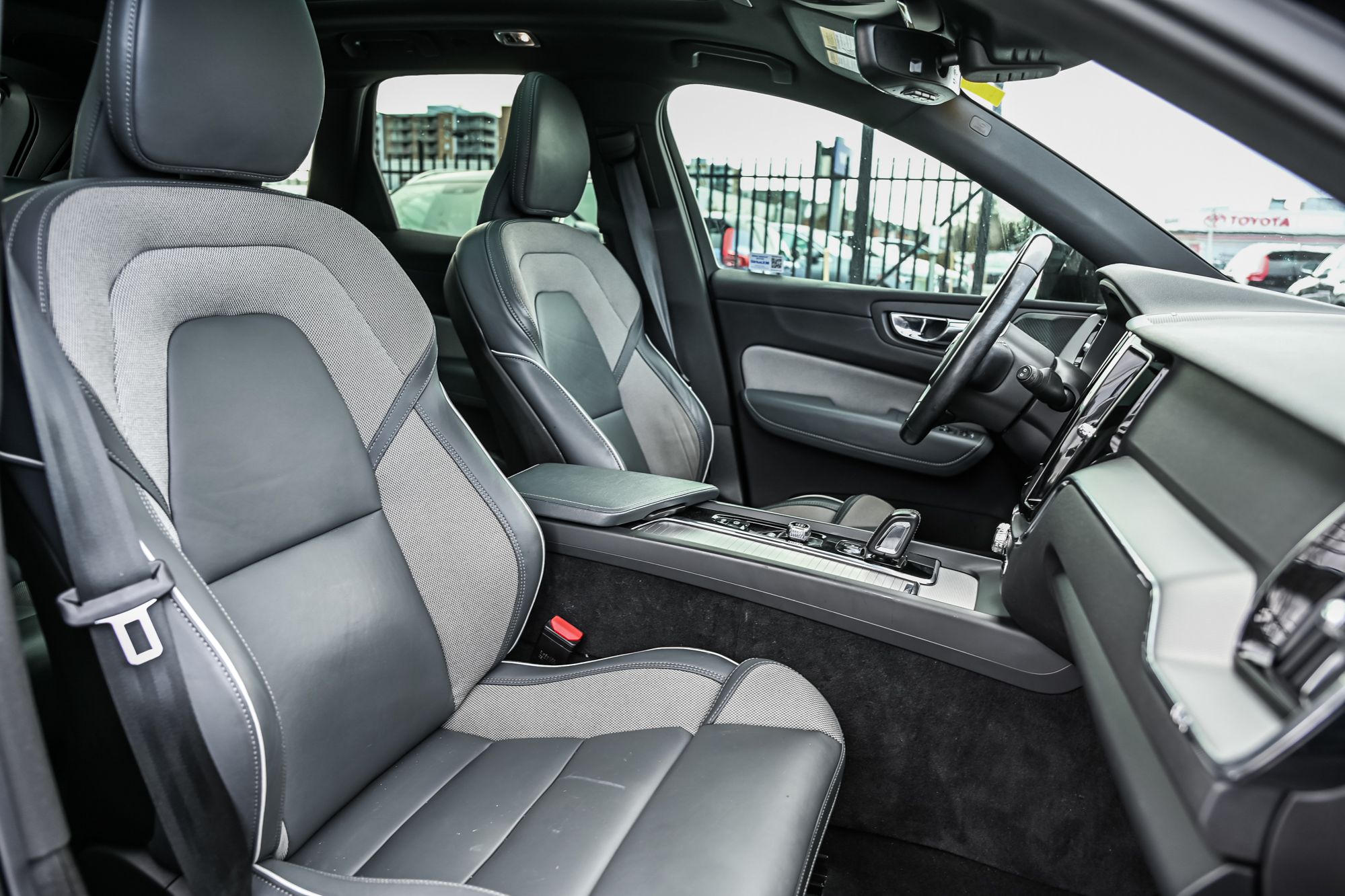 Volvo XC60  2021 à Pointe-Claire, Québec