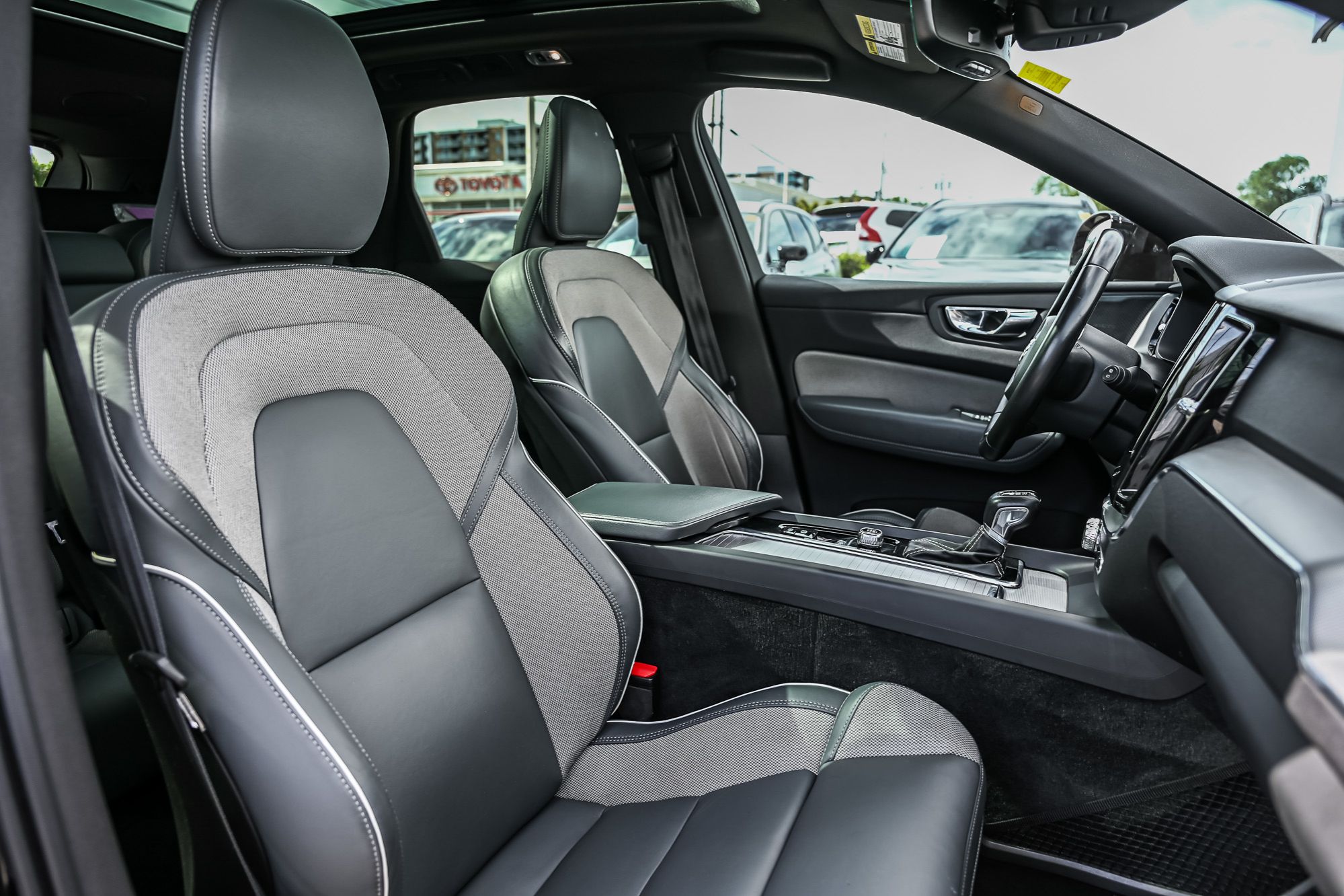 2021 Volvo XC60 in Pointe-Claire, Quebec