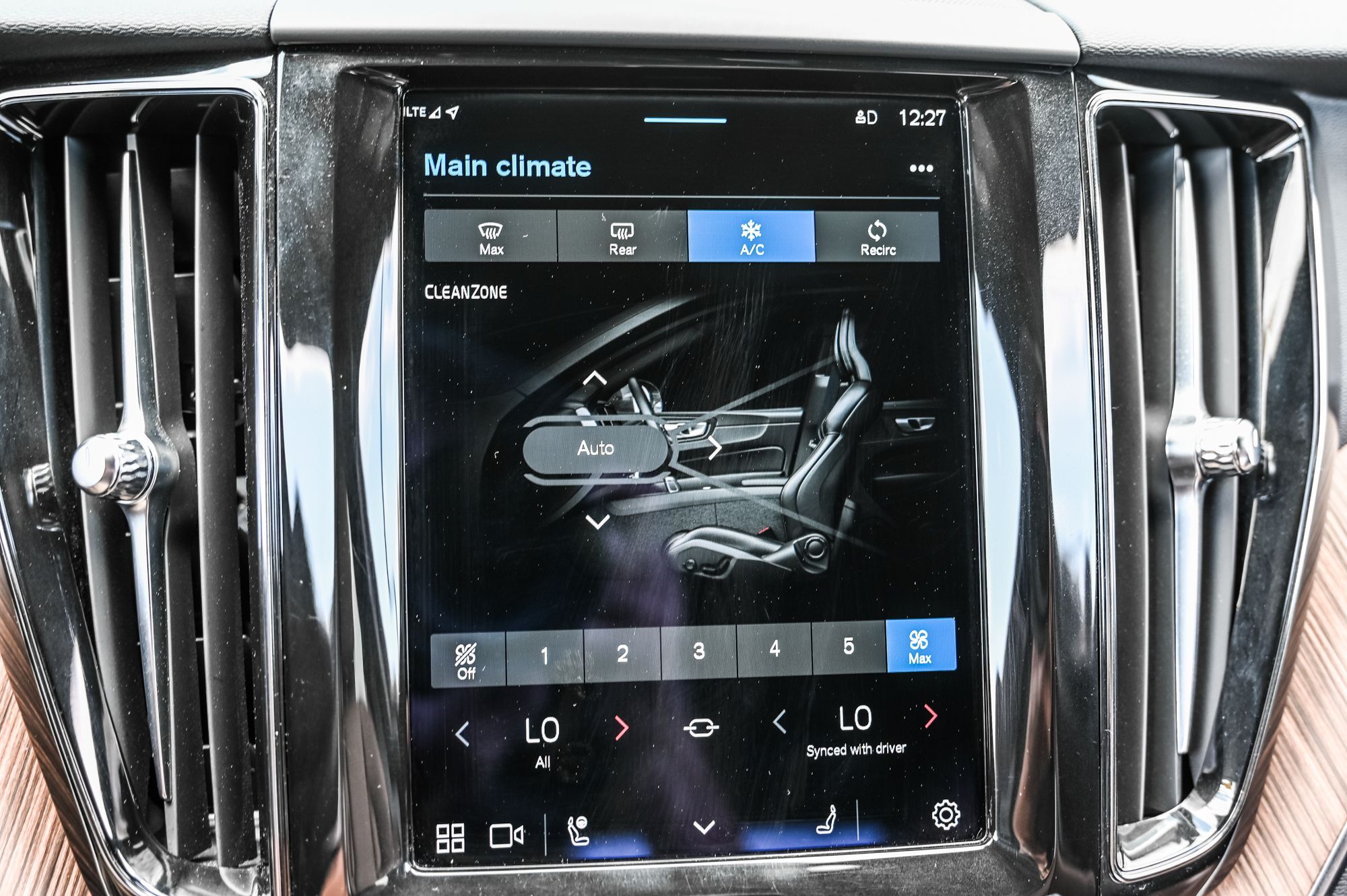 2022 Volvo XC60 in Pointe-Claire, Quebec