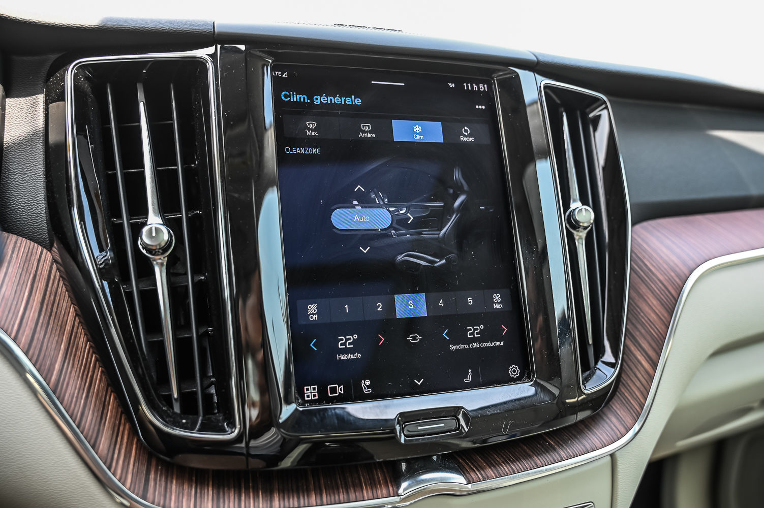 2022 Volvo XC60 in Pointe-Claire, Quebec
