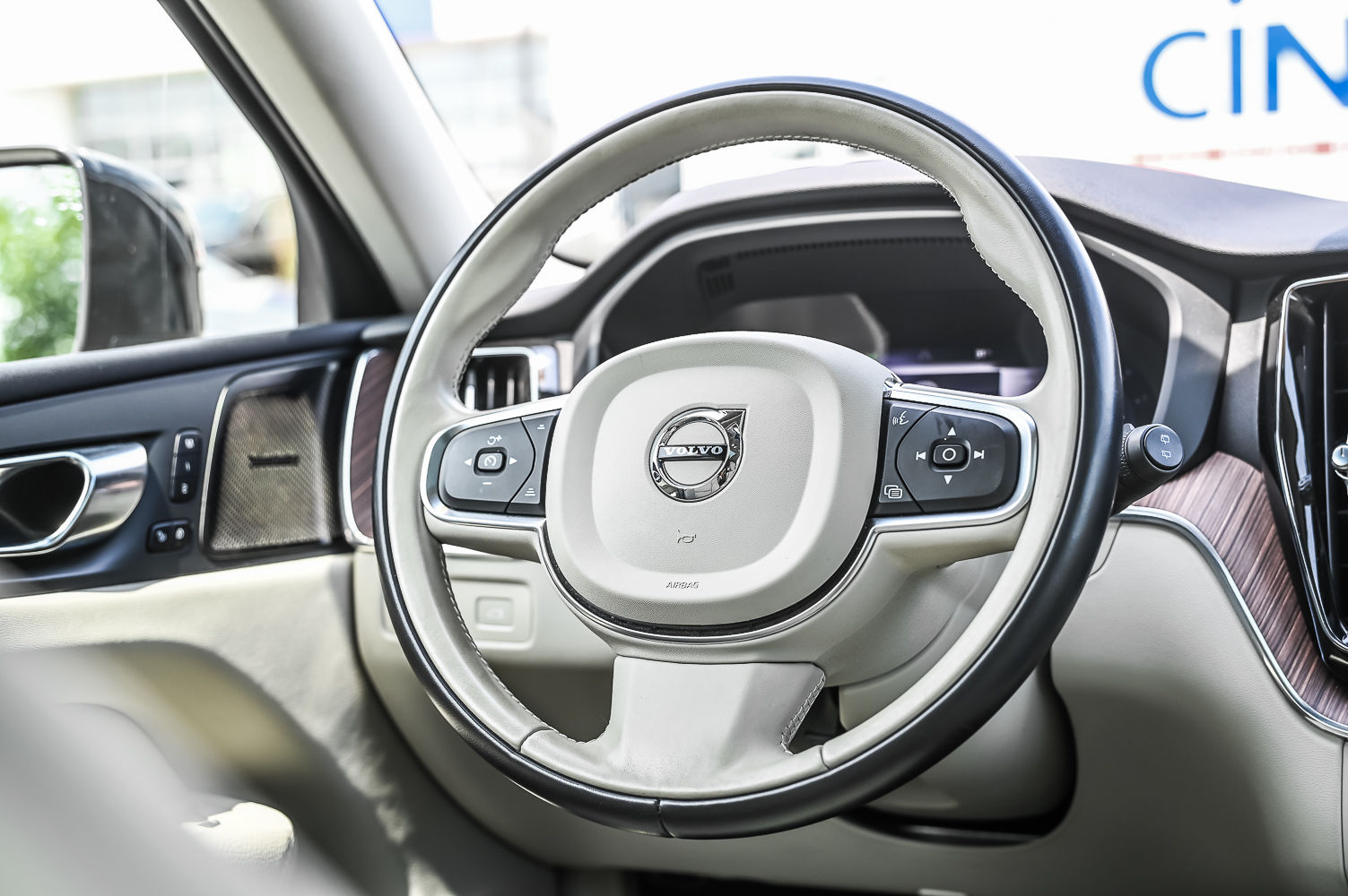 2022 Volvo XC60 in Pointe-Claire, Quebec