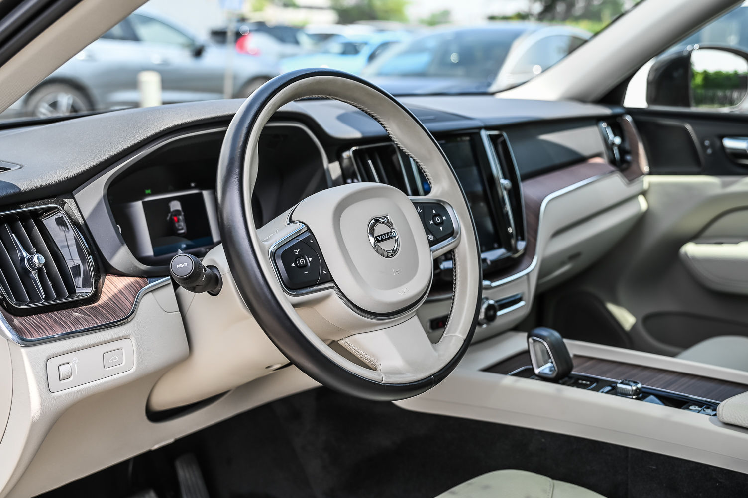 2022 Volvo XC60 in Pointe-Claire, Quebec