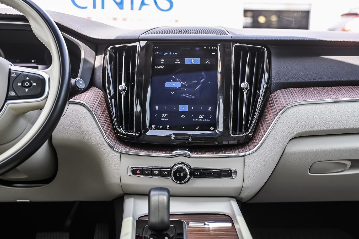 2022 Volvo XC60 in Pointe-Claire, Quebec
