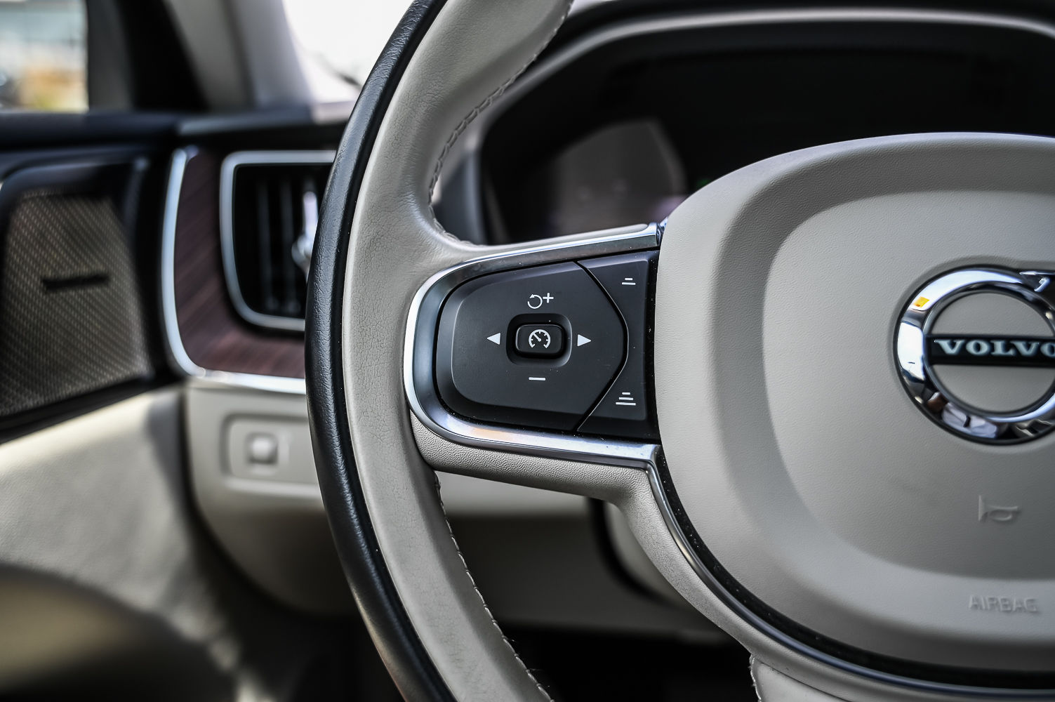 2022 Volvo XC60 in Pointe-Claire, Quebec