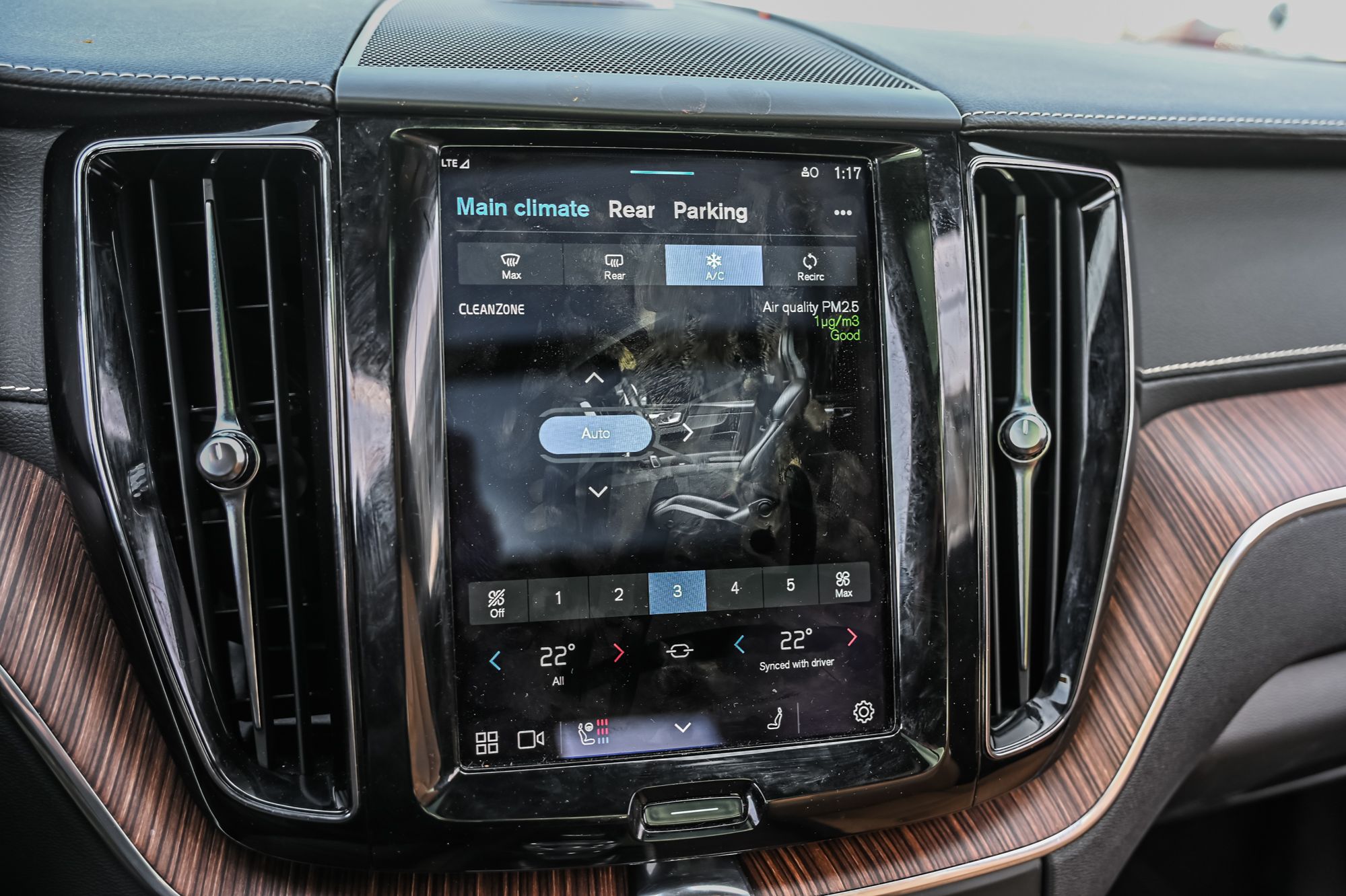 2022 Volvo XC60 in Pointe-Claire, Quebec