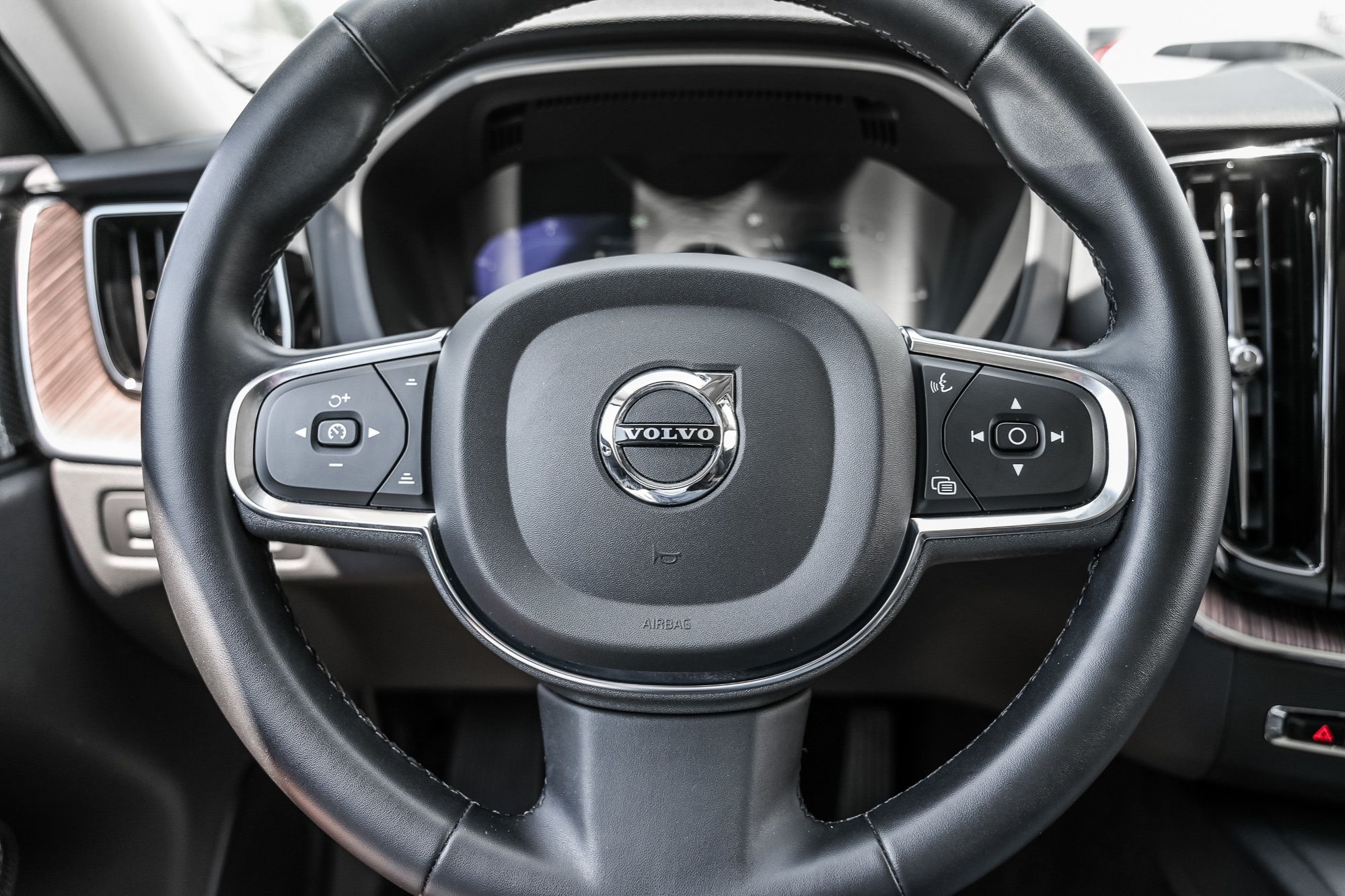 2022 Volvo XC60 in Pointe-Claire, Quebec