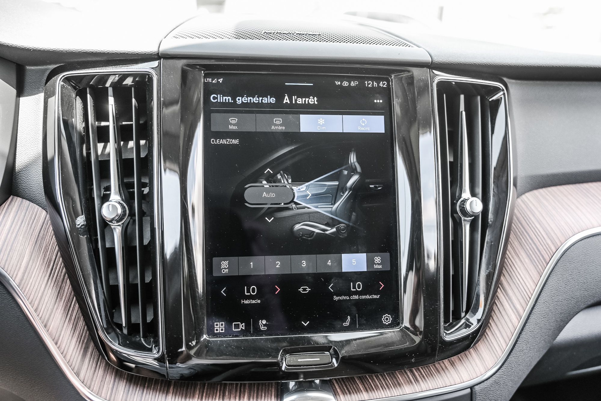 2022 Volvo XC60 in Pointe-Claire, Quebec