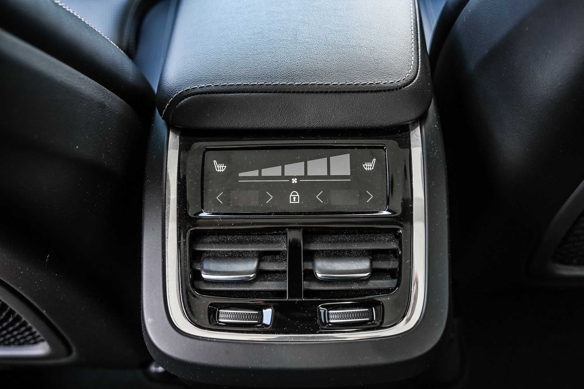 Volvo XC60  2022 à Pointe-Claire, Québec